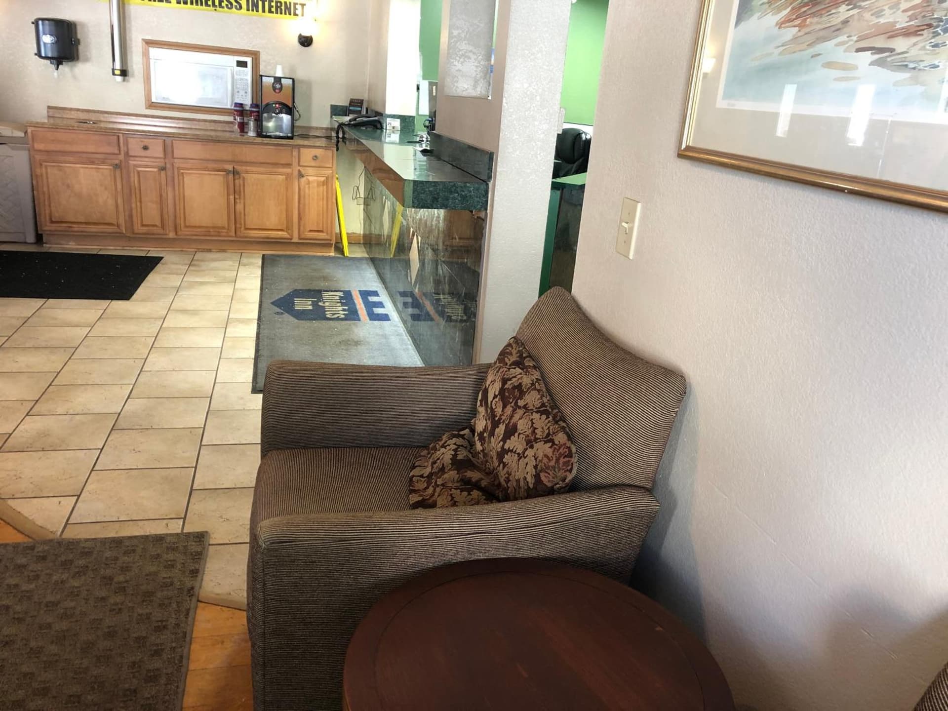 Knights Inn Farmington Hills interior in Farmington Hills, MI — gallery photo 2