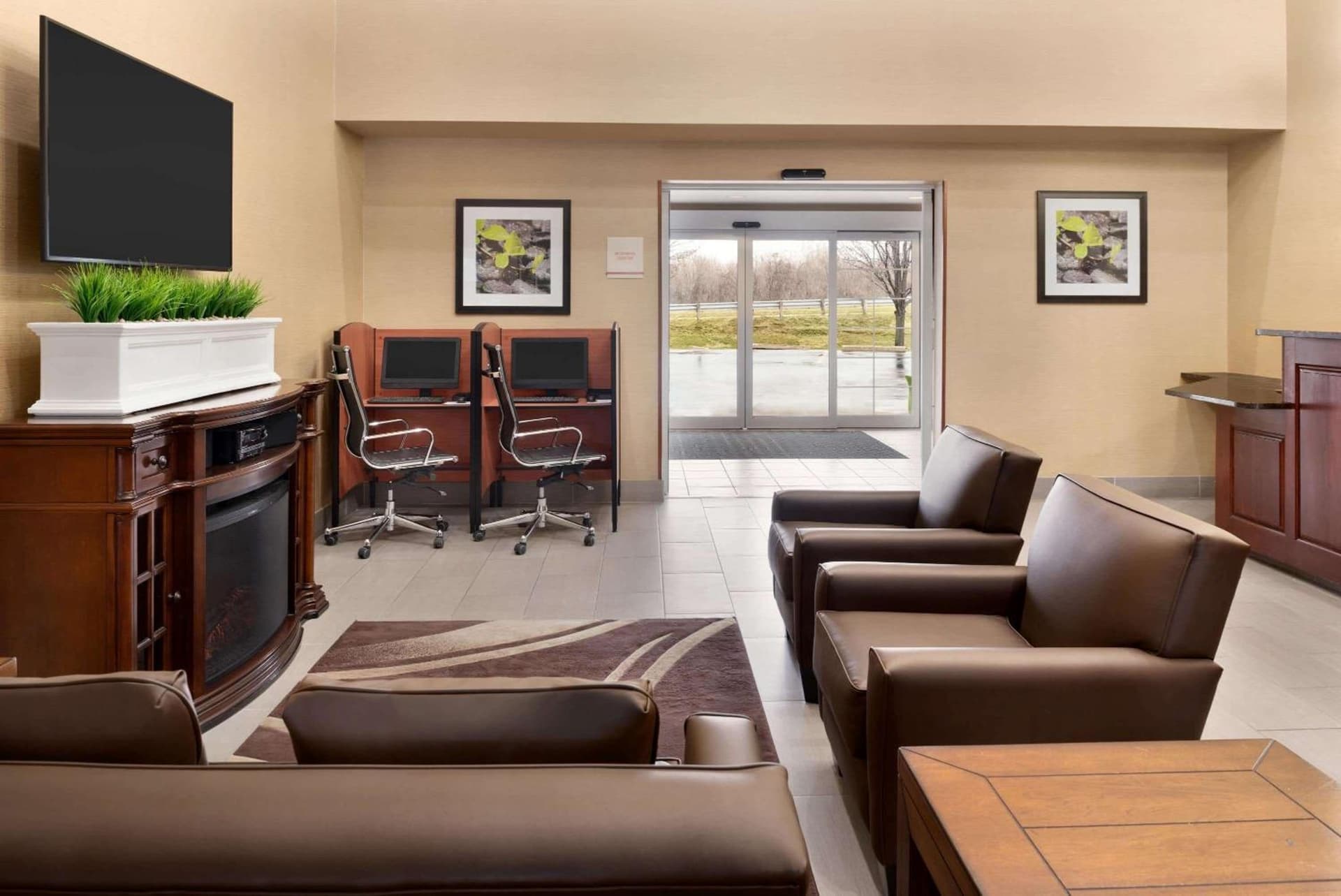 Hawthorn Extended Stay by Wyndham Milwaukee Airport interior in Milwaukee, WI — gallery photo 2