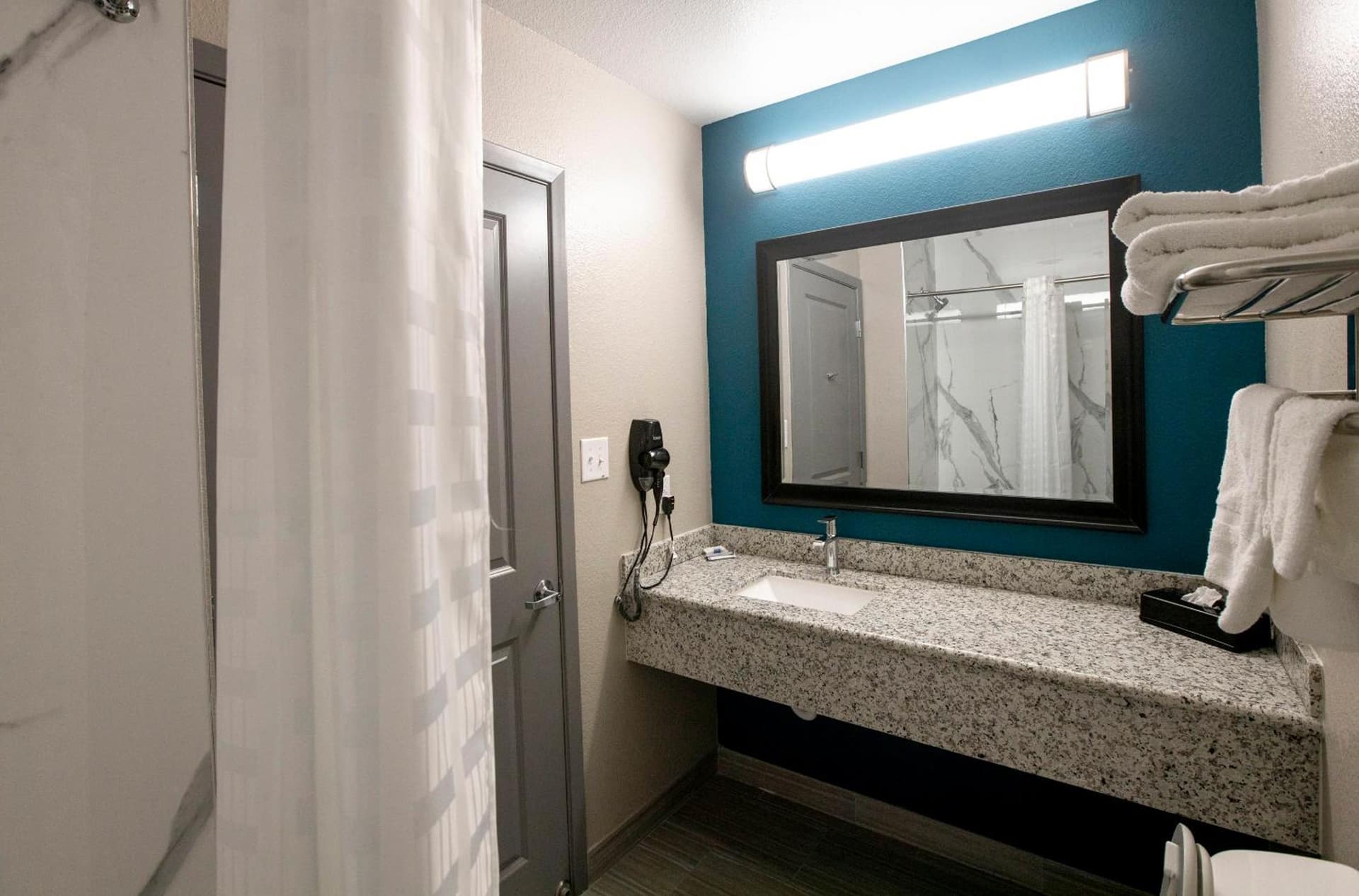Express Inn property views in Rosenberg, TX — gallery photo 3