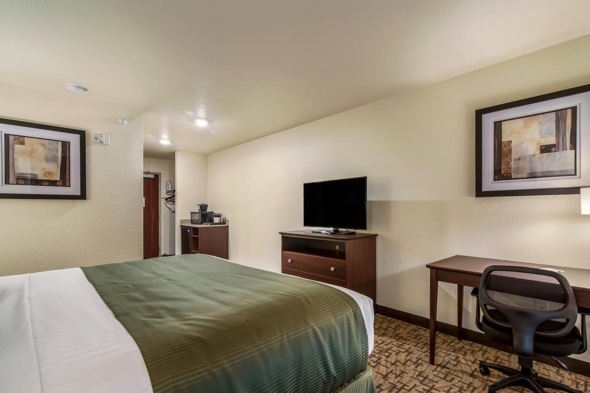 Cobblestone Hotel & Suites - Victor interior in Victor, ID — gallery photo 2