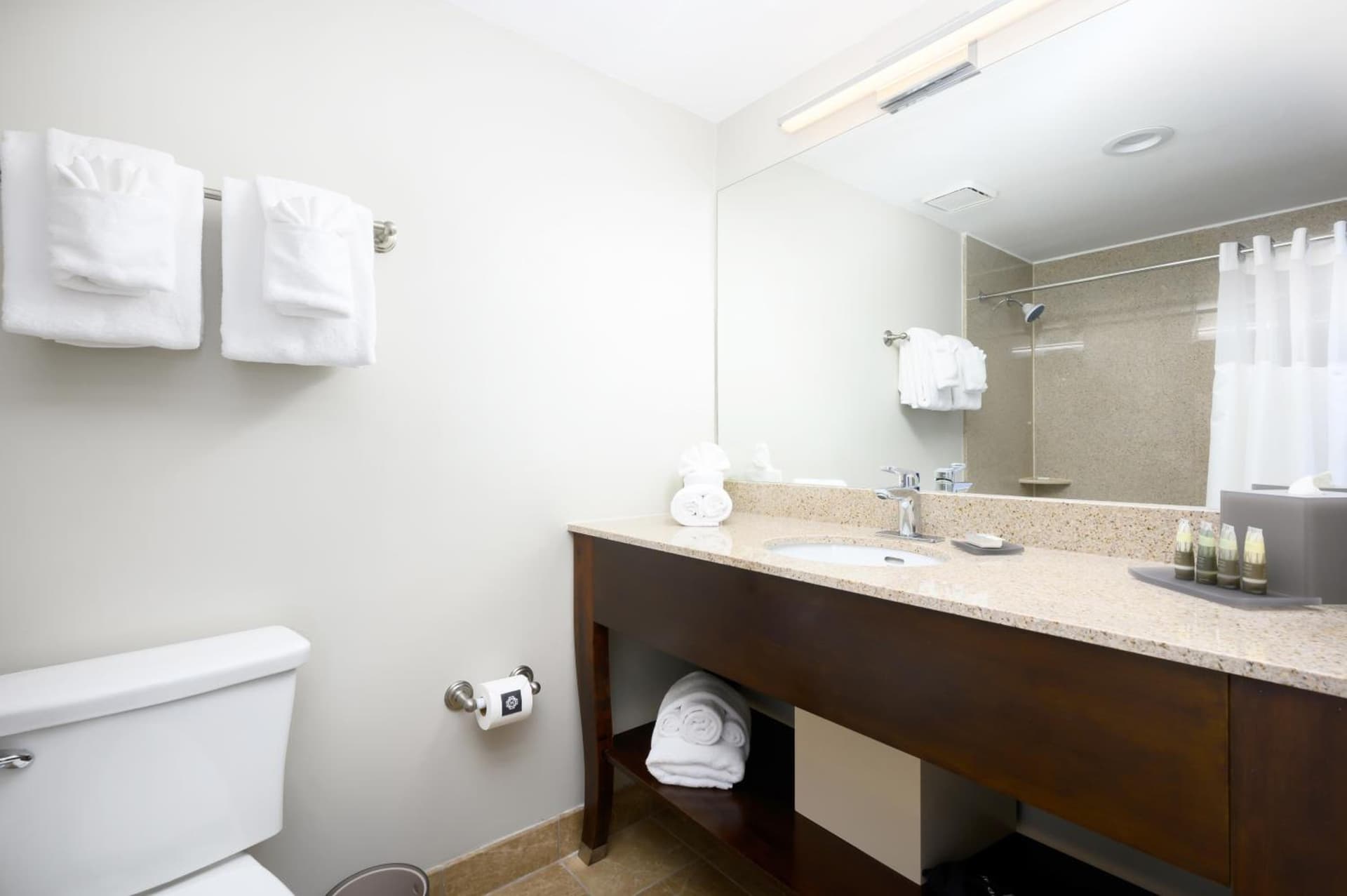 Harborside Hotel gallery photo in Oxon Hill, MD — image 40
