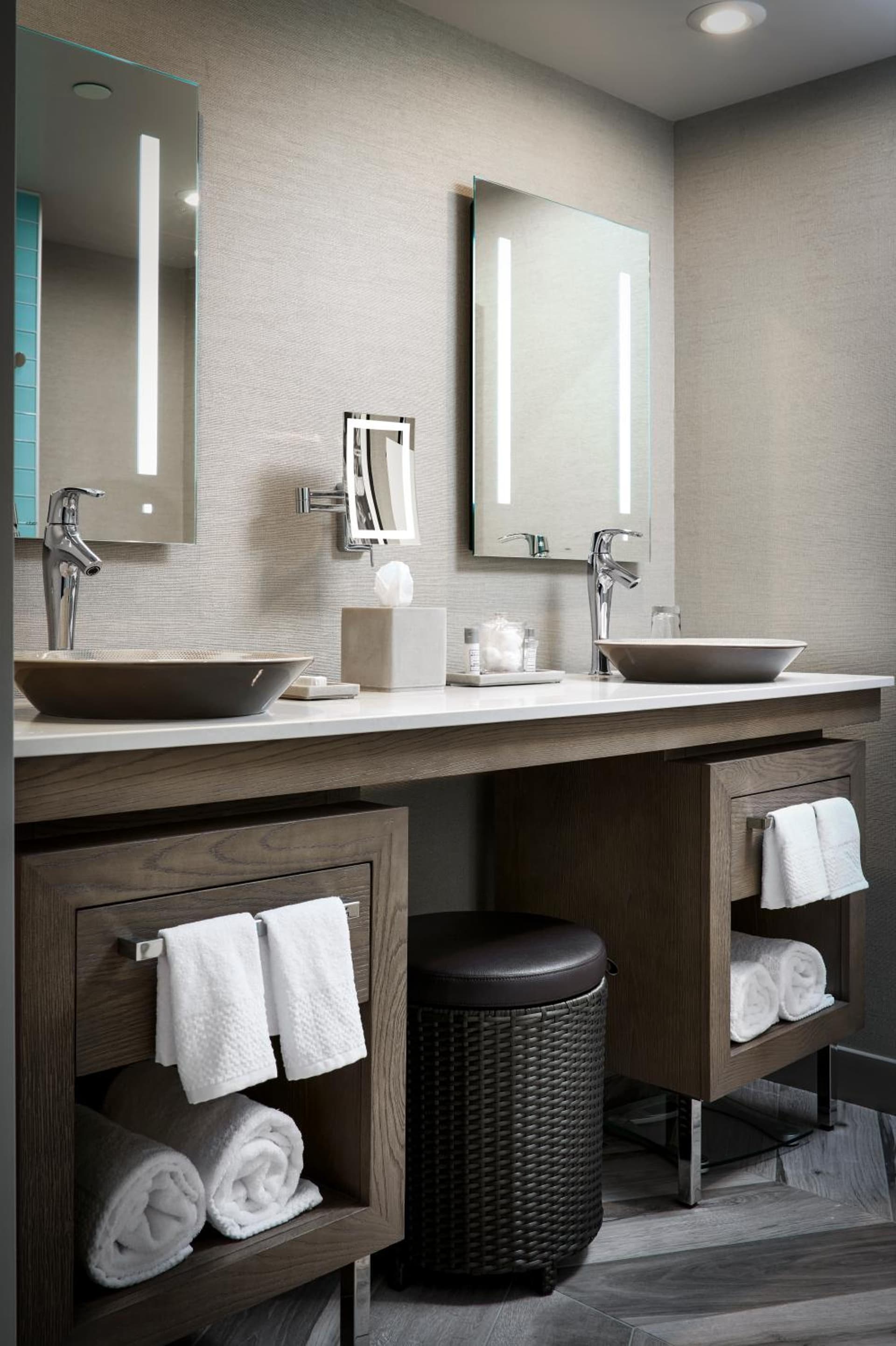 Lodge Kohler interior in Green Bay, WI — gallery photo 2