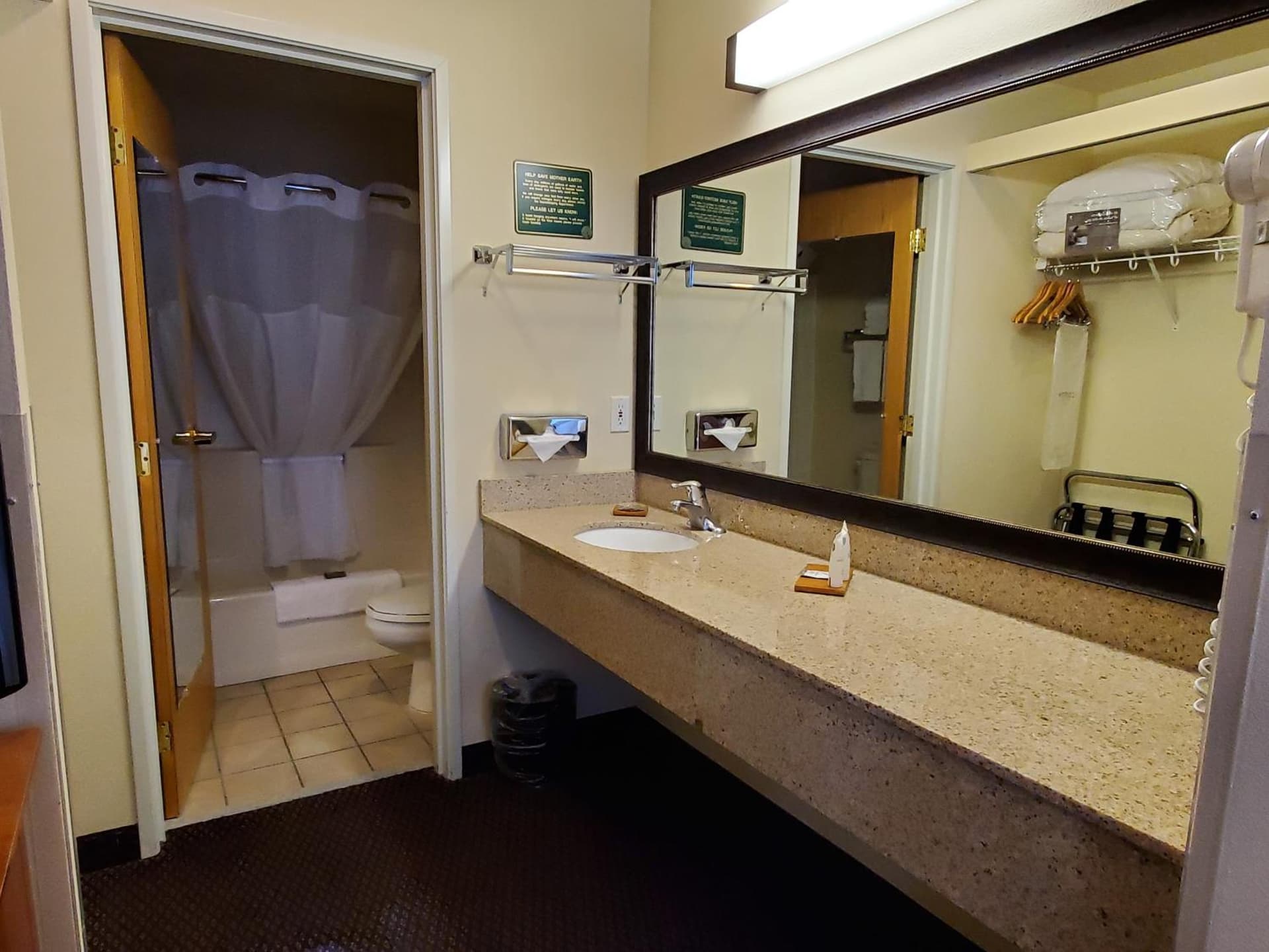 Country Inn & Suites by Radisson, Bend, OR gallery photo in Bend, OR — image 7