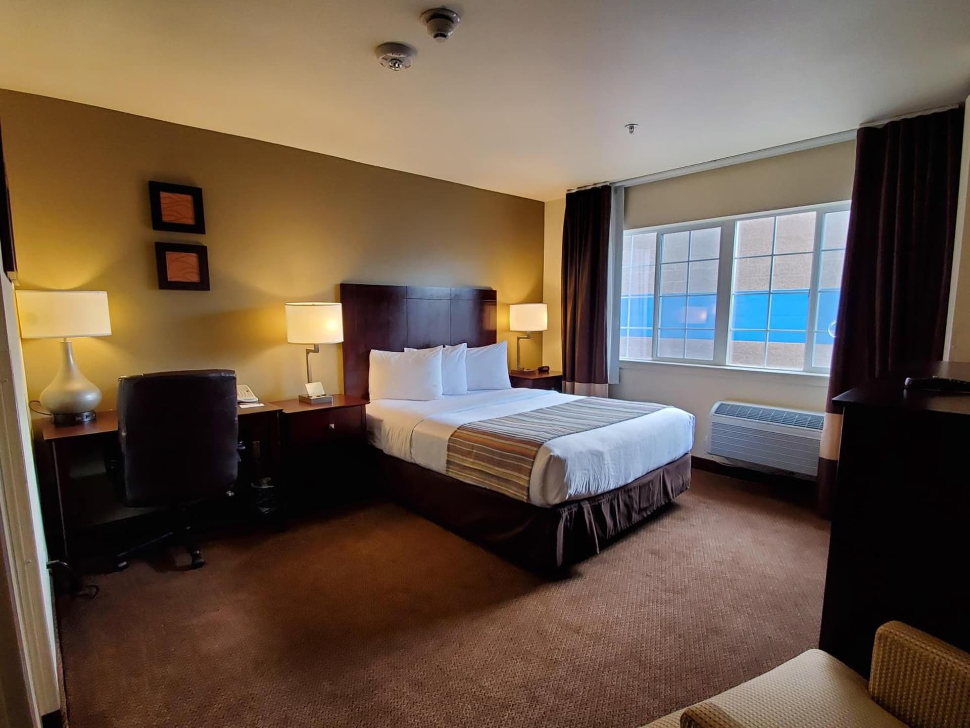 Country Inn & Suites by Radisson, Bend, OR gallery photo in Bend, OR — image 25