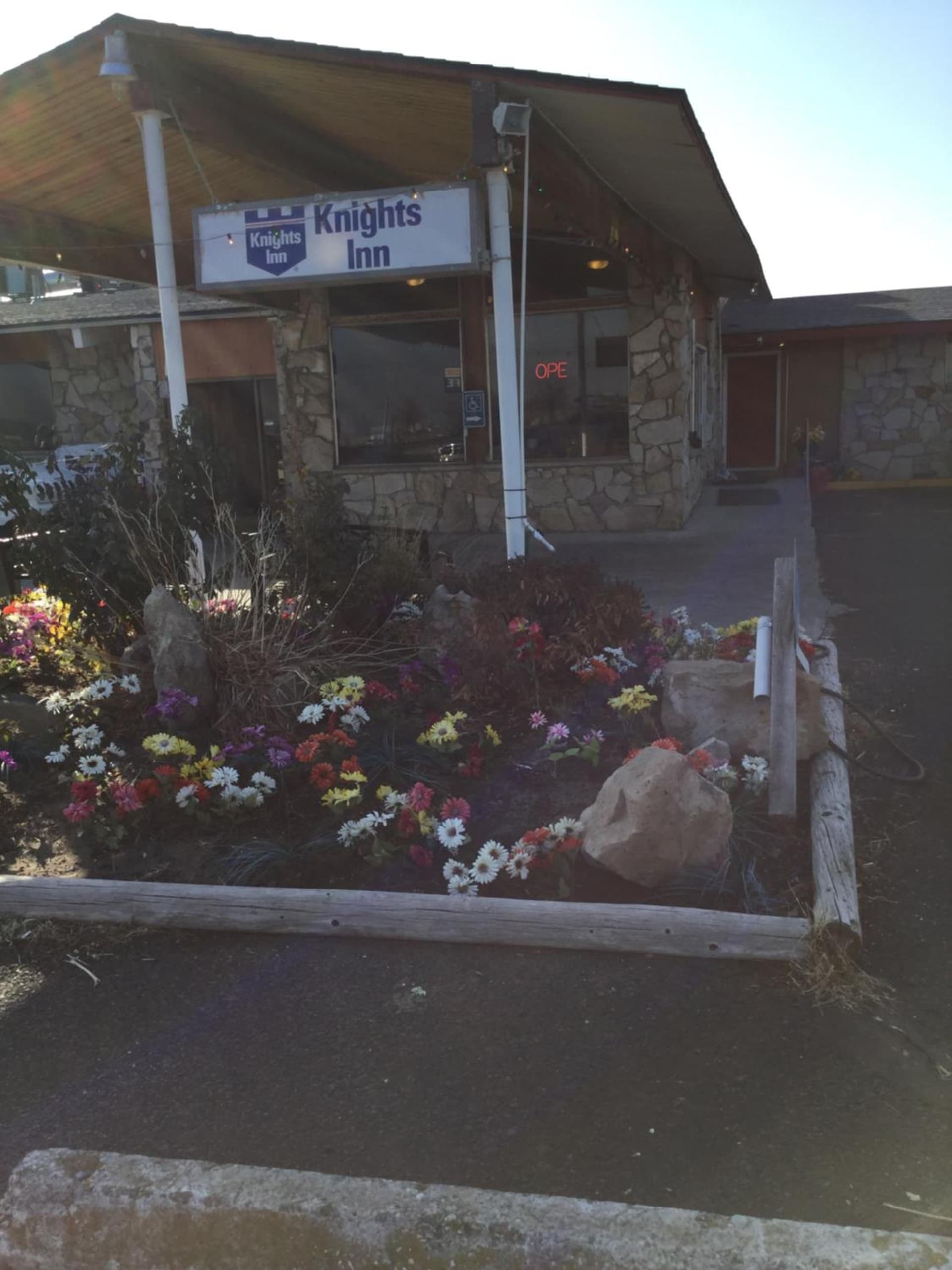 Knights Inn Boardman featured exterior or lobby in Boardman, OR — similar hotel