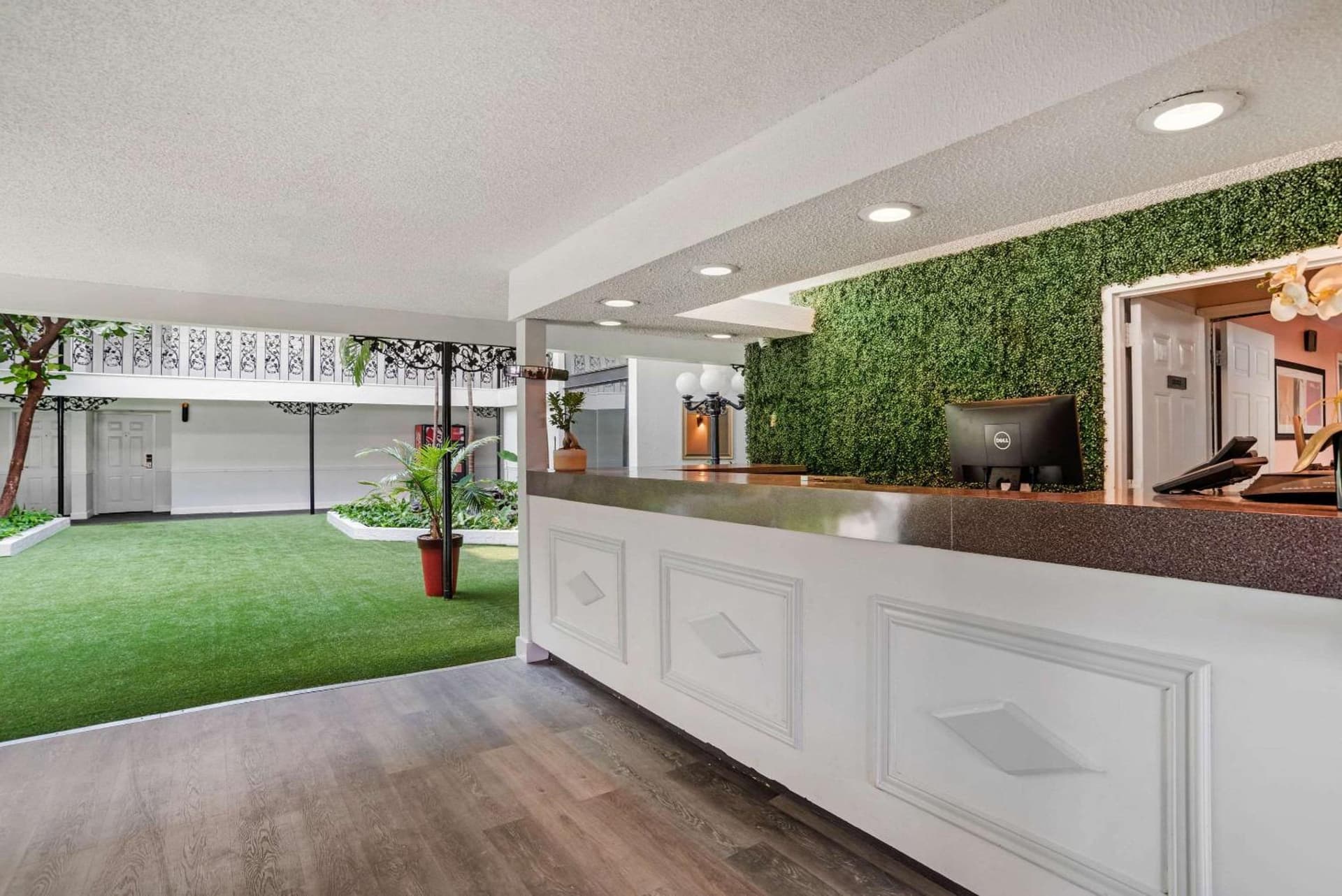 Baymont by Wyndham Montgomery AL interior in Montgomery, AL — gallery photo 2