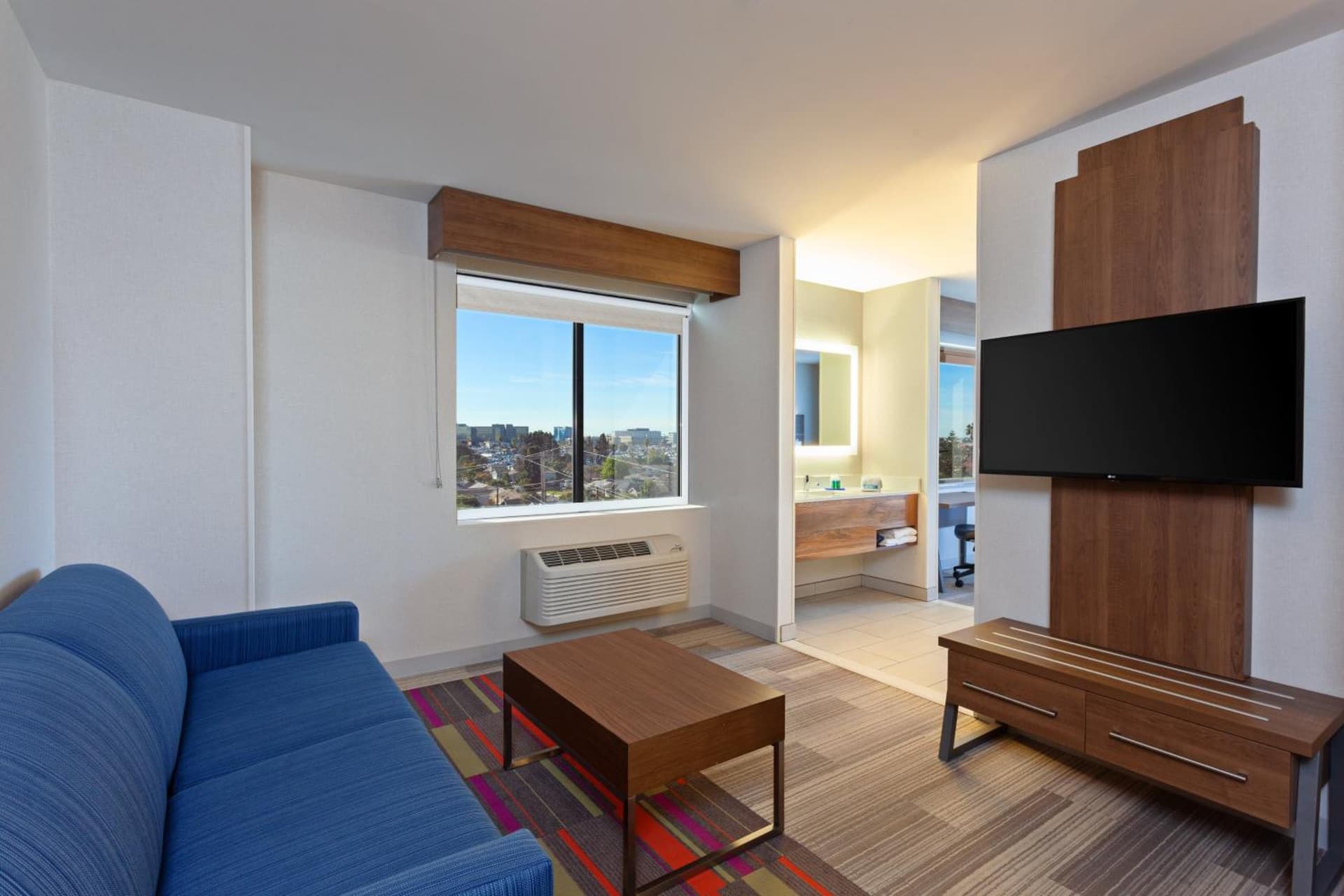 Holiday Inn Express Los Angeles LAX Airport by IHG gallery photo in Los Angeles, CA — image 11