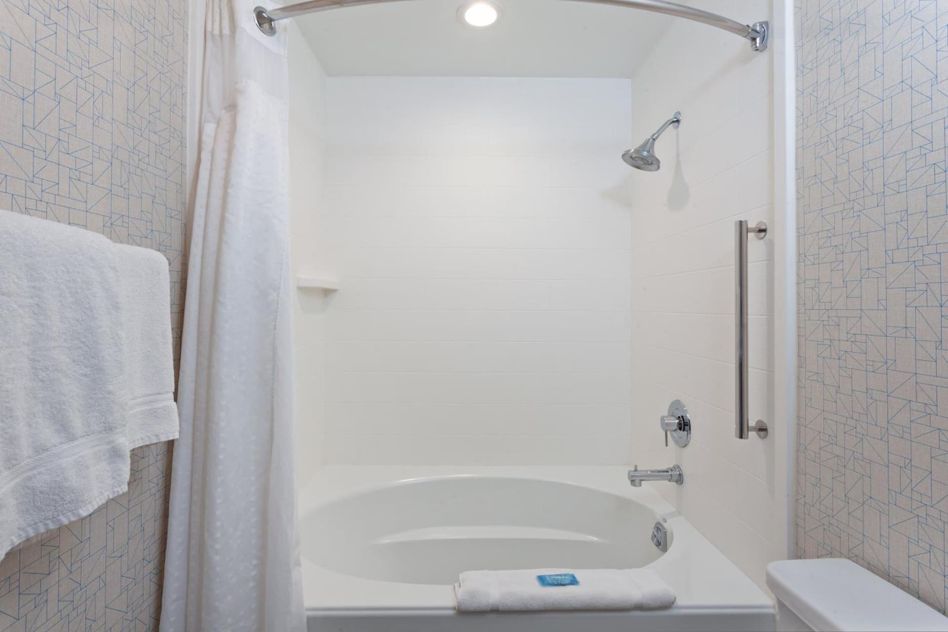 Holiday Inn Express Los Angeles LAX Airport by IHG gallery photo in Los Angeles, CA — image 12