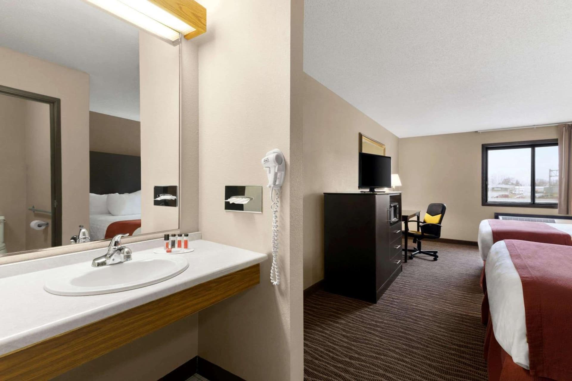 Baymont by Wyndham Sioux Falls North,I-29,Russell St, Airport gallery photo in Sioux Falls, SD — image 35