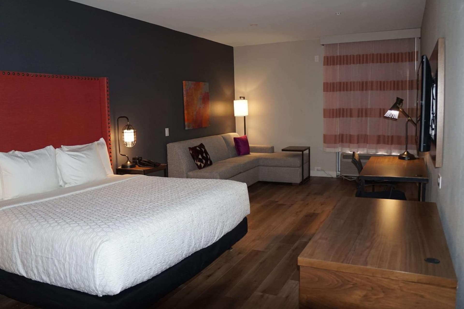 La Quinta Inn & Suites by Wyndham Lewisville gallery photo in Lewisville, TX — image 4