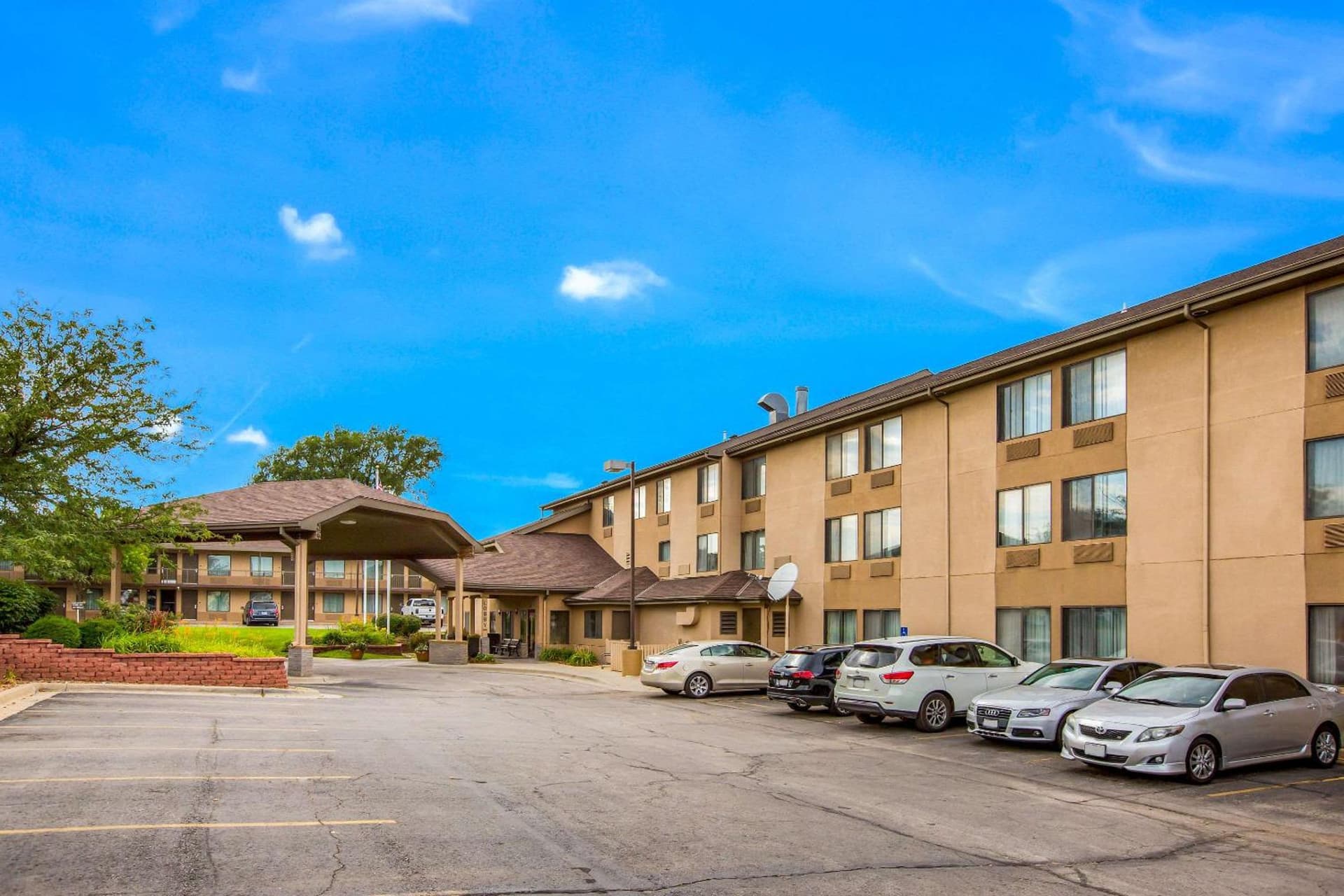 Quality Inn & Suites Lawrence - University Area interior in Lawrence, KS — gallery photo 2