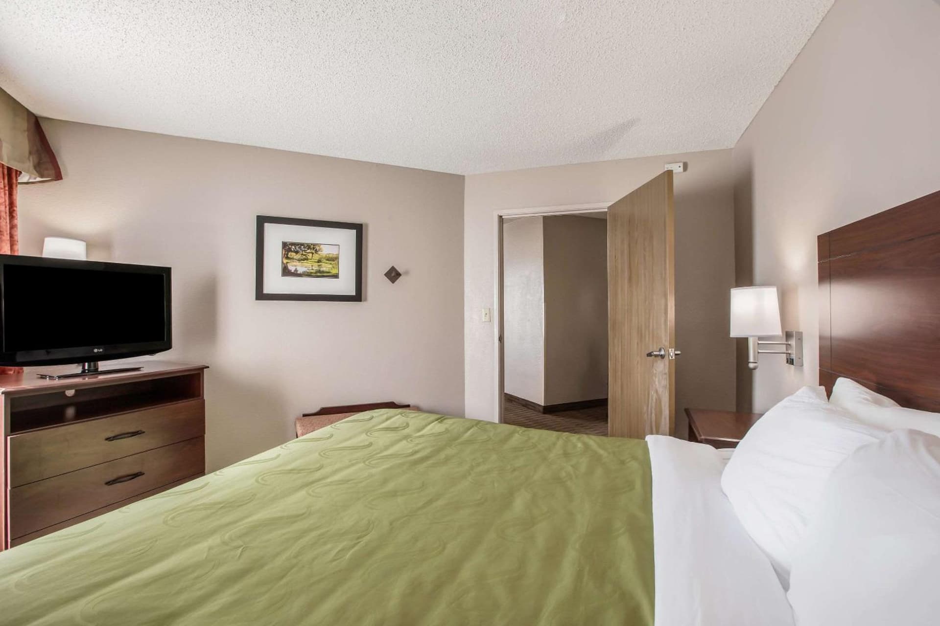 Quality Inn & Suites Lawrence - University Area gallery photo in Lawrence, KS — image 49