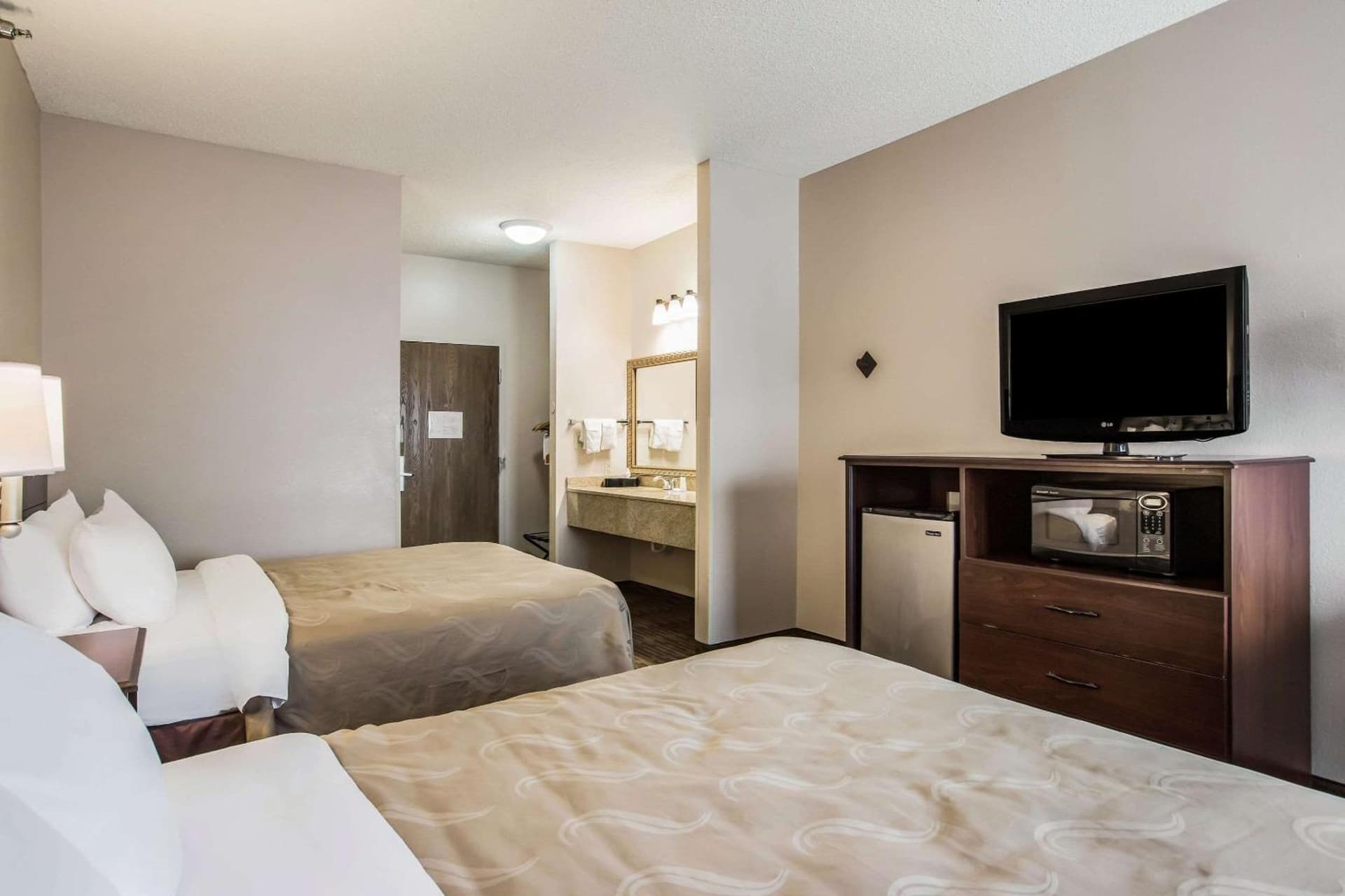 Quality Inn & Suites Lawrence - University Area gallery photo in Lawrence, KS — image 23