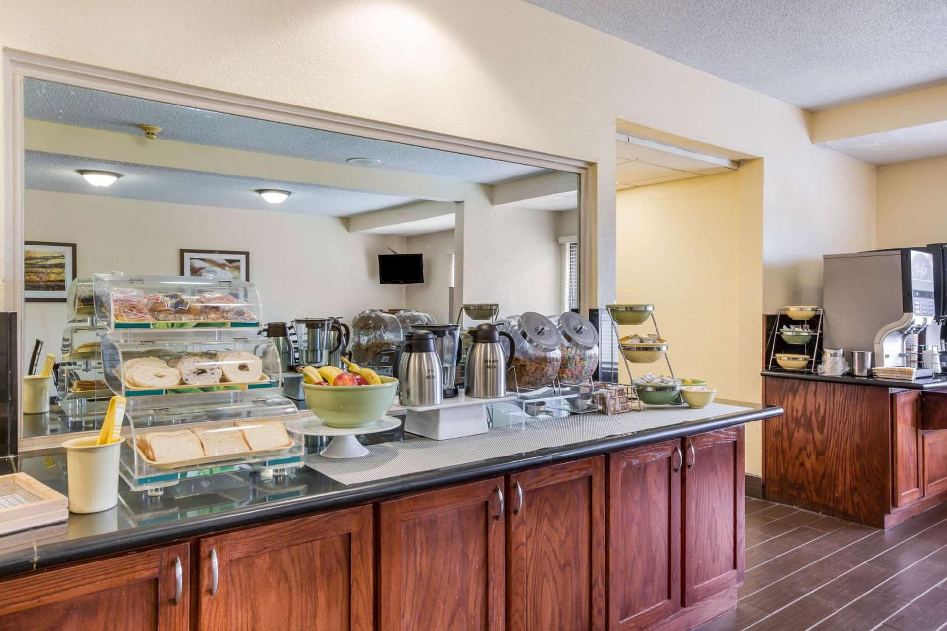Quality Inn & Suites Lawrence - University Area gallery photo in Lawrence, KS — image 38