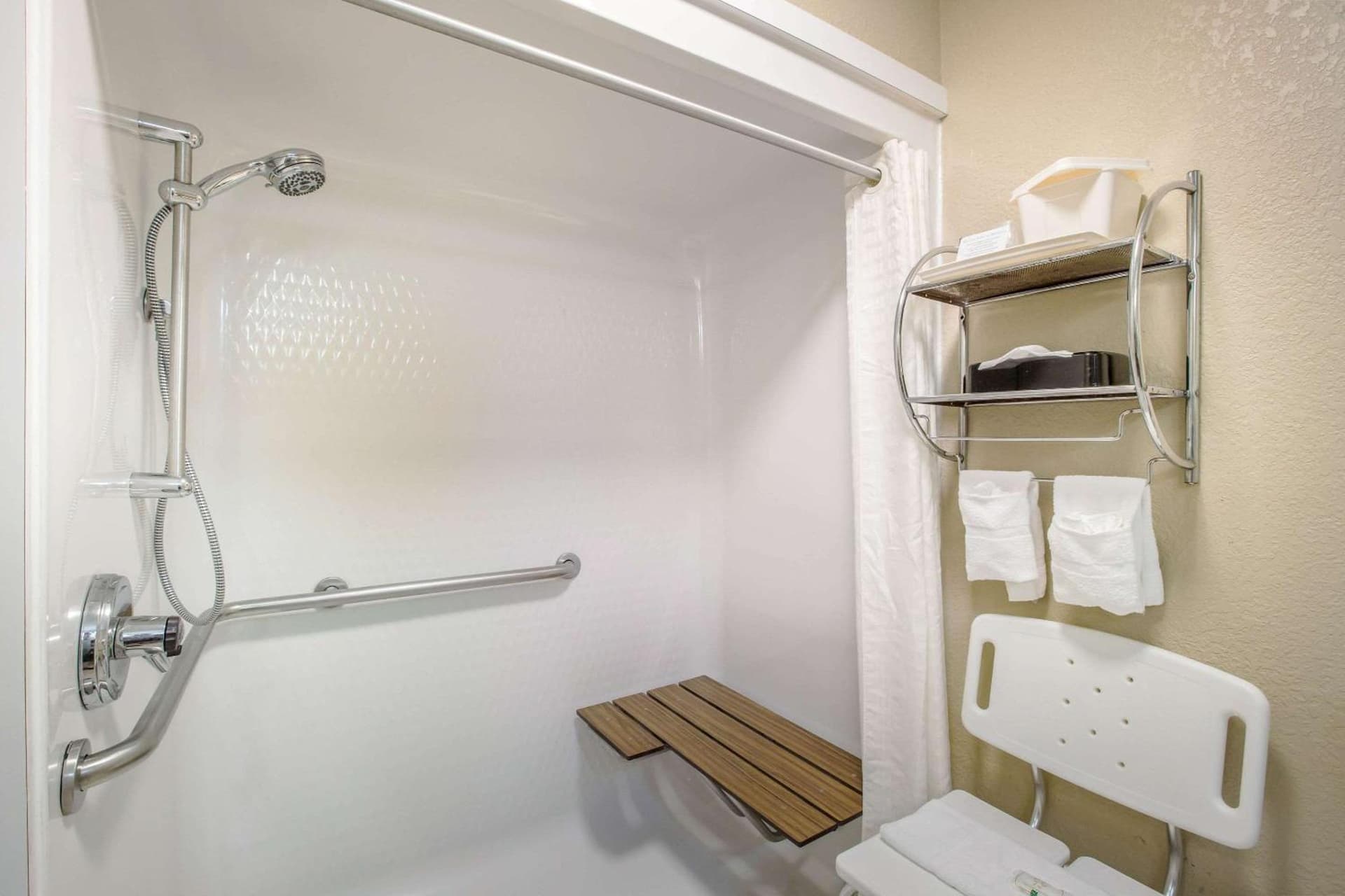 Quality Inn & Suites Lawrence - University Area gallery photo in Lawrence, KS — image 35