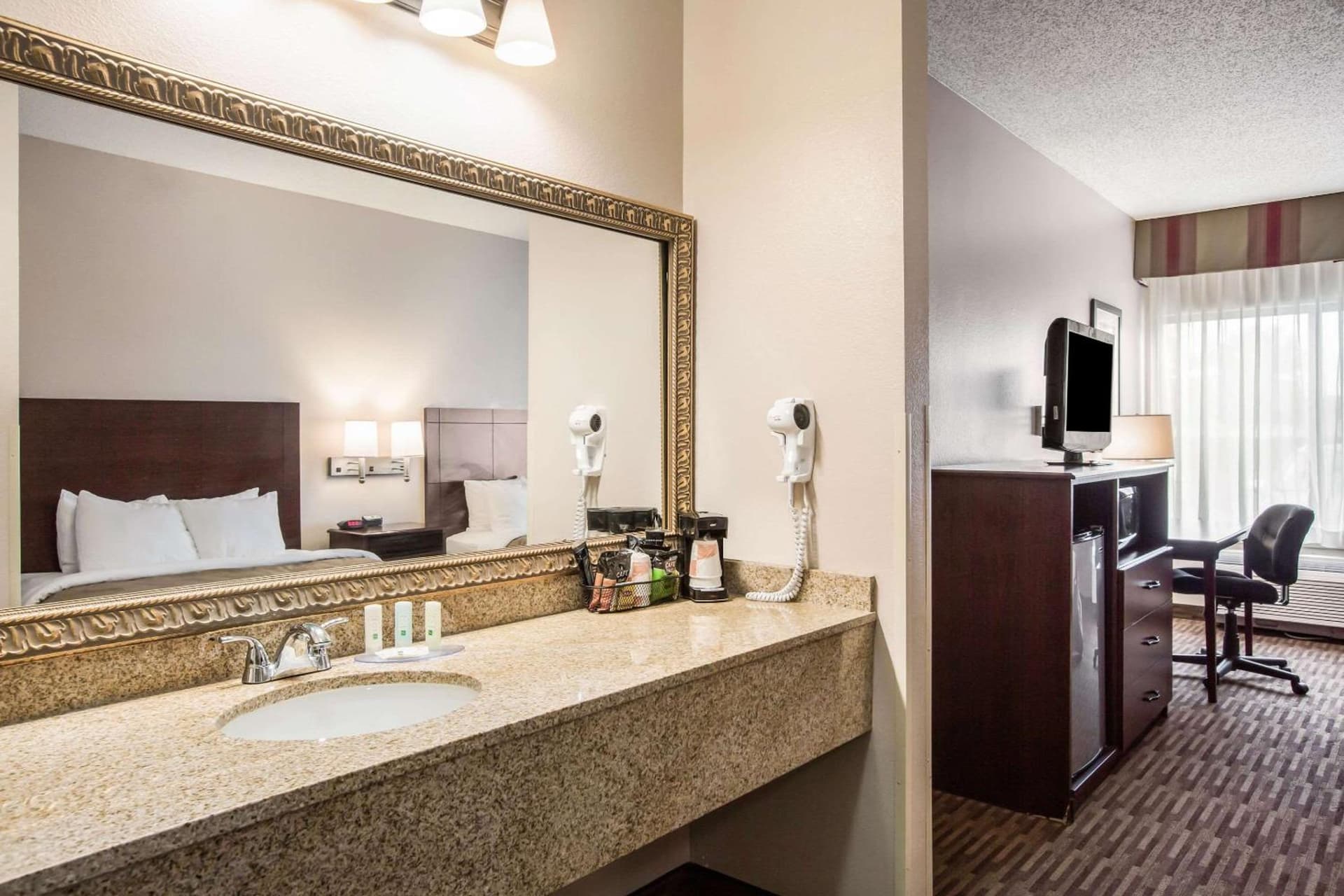 Quality Inn & Suites Lawrence - University Area gallery photo in Lawrence, KS — image 56