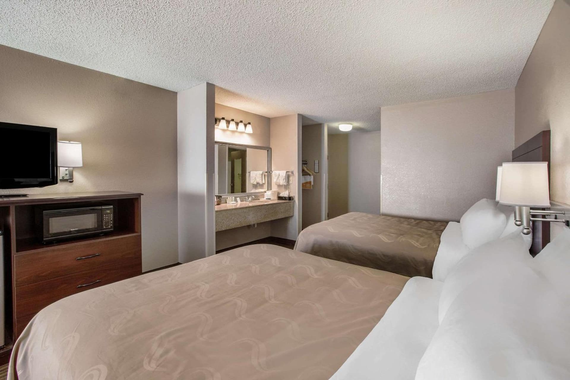 Quality Inn & Suites Lawrence - University Area gallery photo in Lawrence, KS — image 54