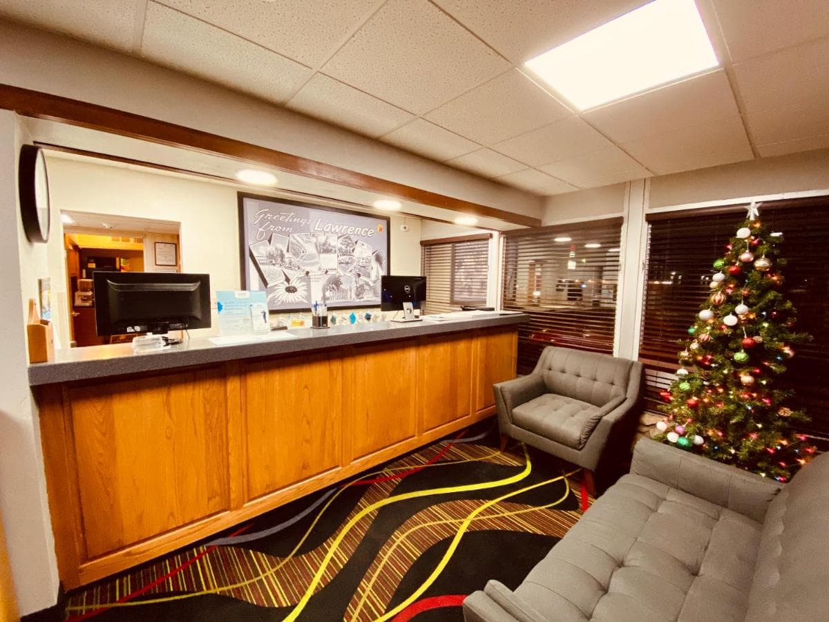 Super 8 by Wyndham Lawrence KU property views in Lawrence, KS — gallery photo 3