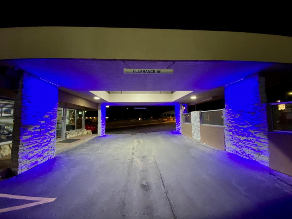 Super 8 by Wyndham Lawrence KU gallery photo in Lawrence, KS — image 31