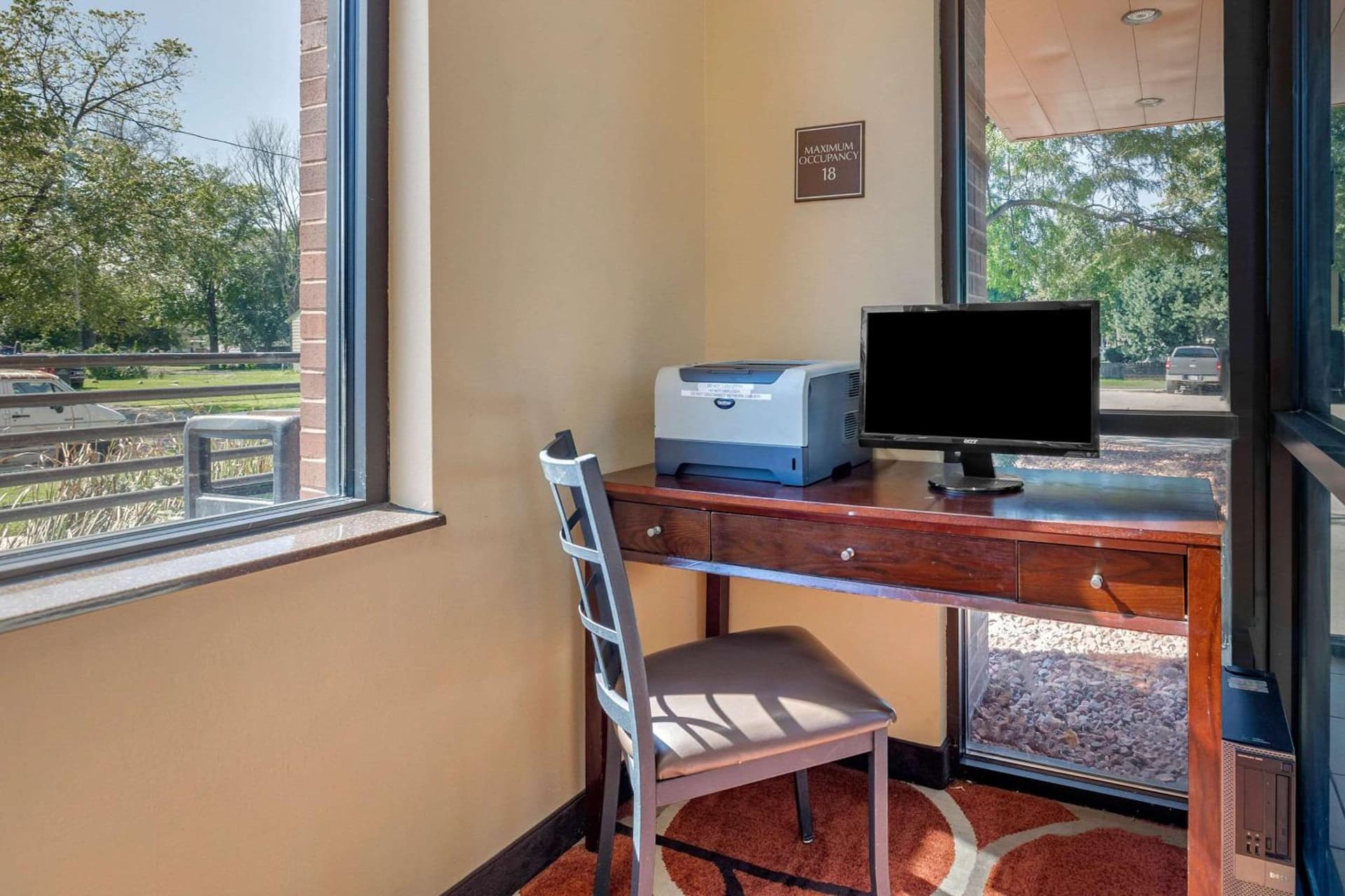 Econo Lodge Inn & Suites Des Moines Fairgrounds Area gallery photo in Des Moines, IA — image 14