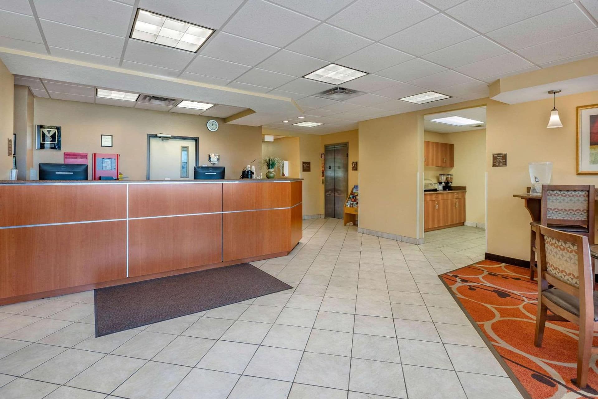 Econo Lodge Inn & Suites Des Moines Fairgrounds Area gallery photo in Des Moines, IA — image 29