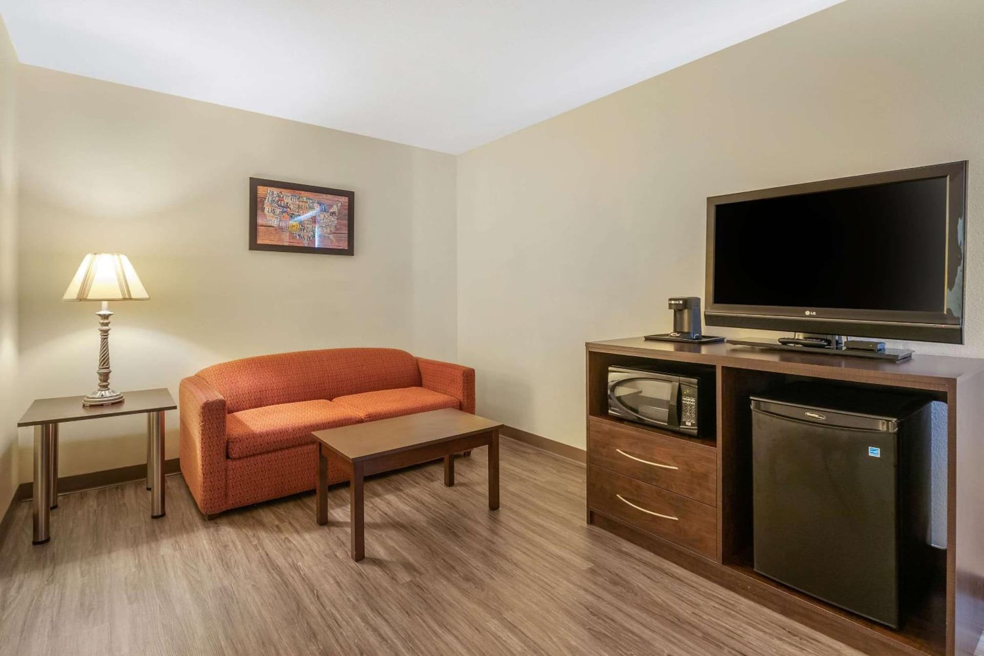 Econo Lodge Inn & Suites Des Moines Fairgrounds Area gallery photo in Des Moines, IA — image 31
