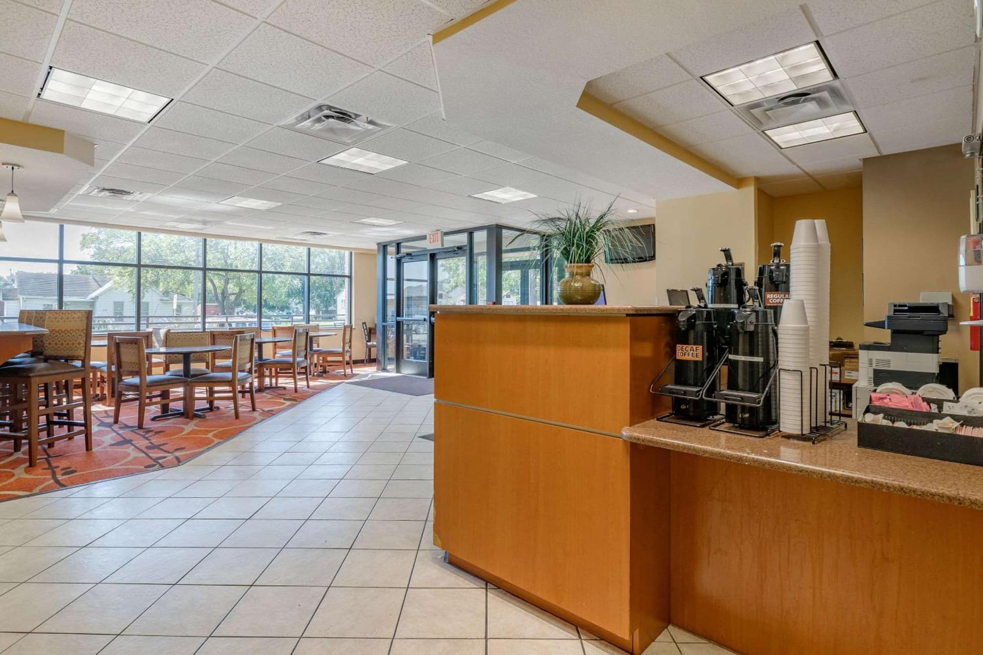 Econo Lodge Inn & Suites Des Moines Fairgrounds Area gallery photo in Des Moines, IA — image 26