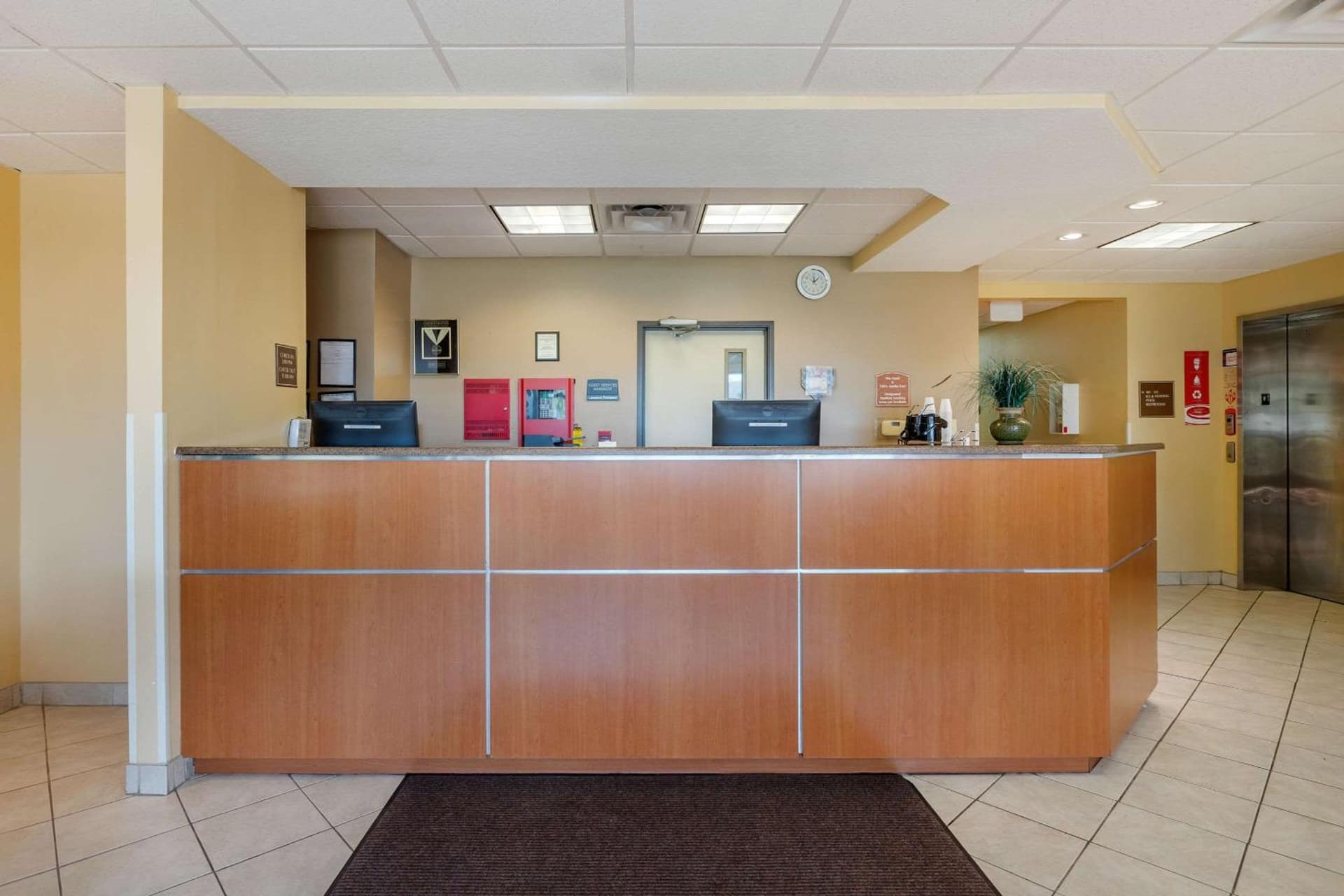 Econo Lodge Inn & Suites Des Moines Fairgrounds Area gallery photo in Des Moines, IA — image 12