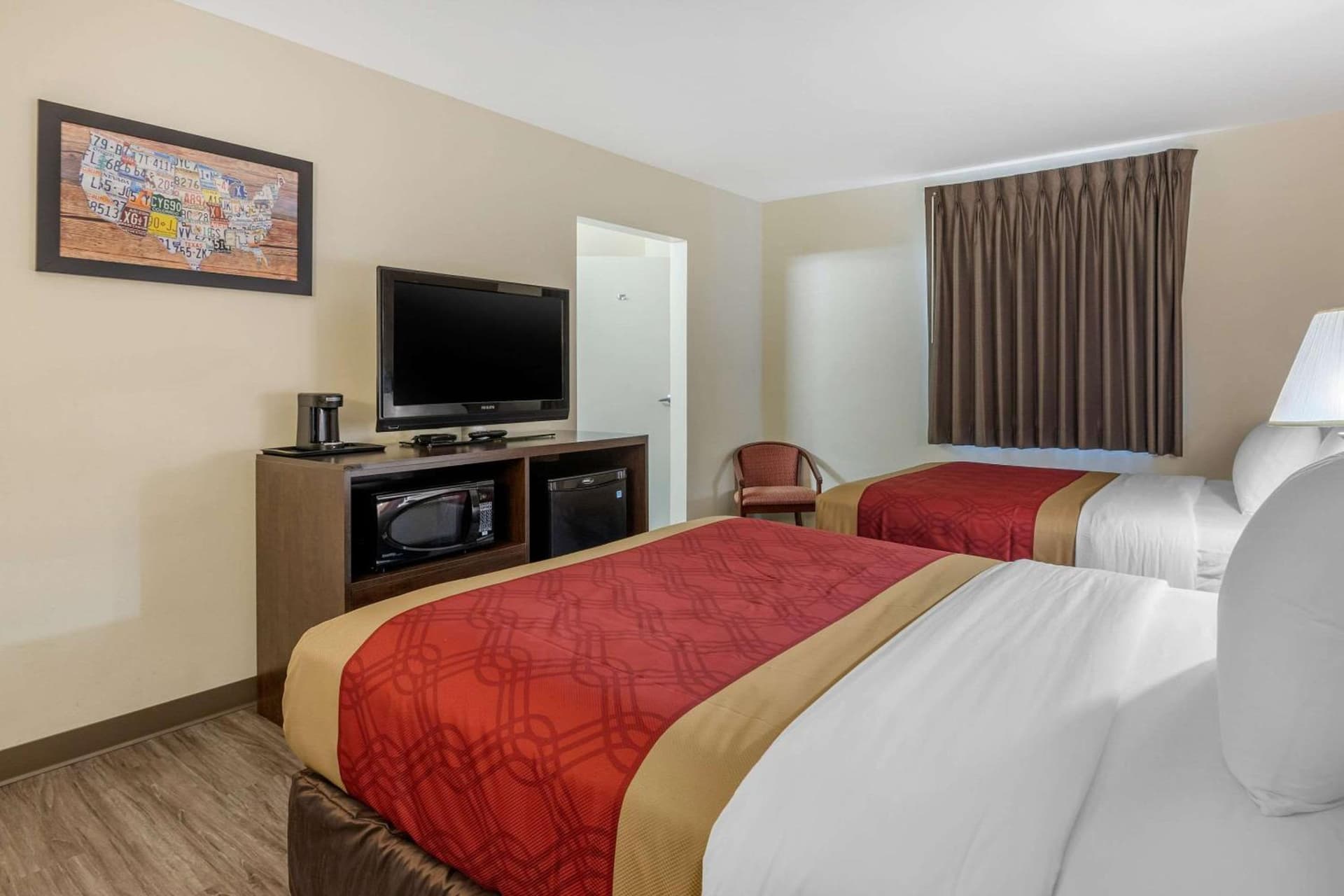 Econo Lodge Inn & Suites Des Moines Fairgrounds Area gallery photo in Des Moines, IA — image 4