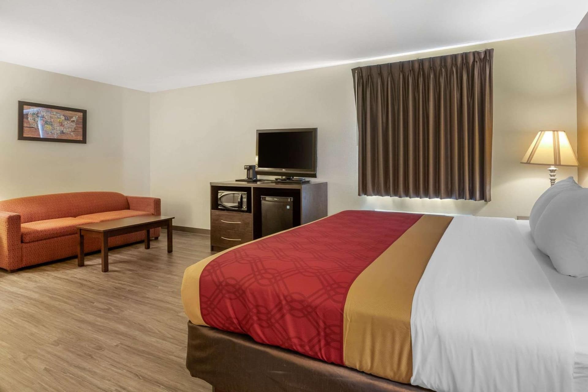 Econo Lodge Inn & Suites Des Moines Fairgrounds Area gallery photo in Des Moines, IA — image 42