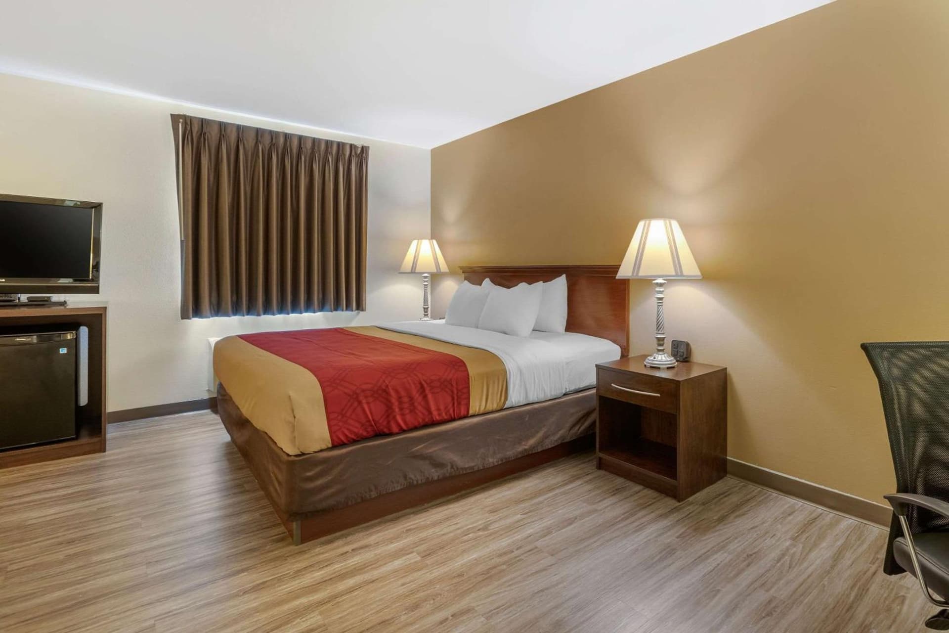 Econo Lodge Inn & Suites Des Moines Fairgrounds Area gallery photo in Des Moines, IA — image 27