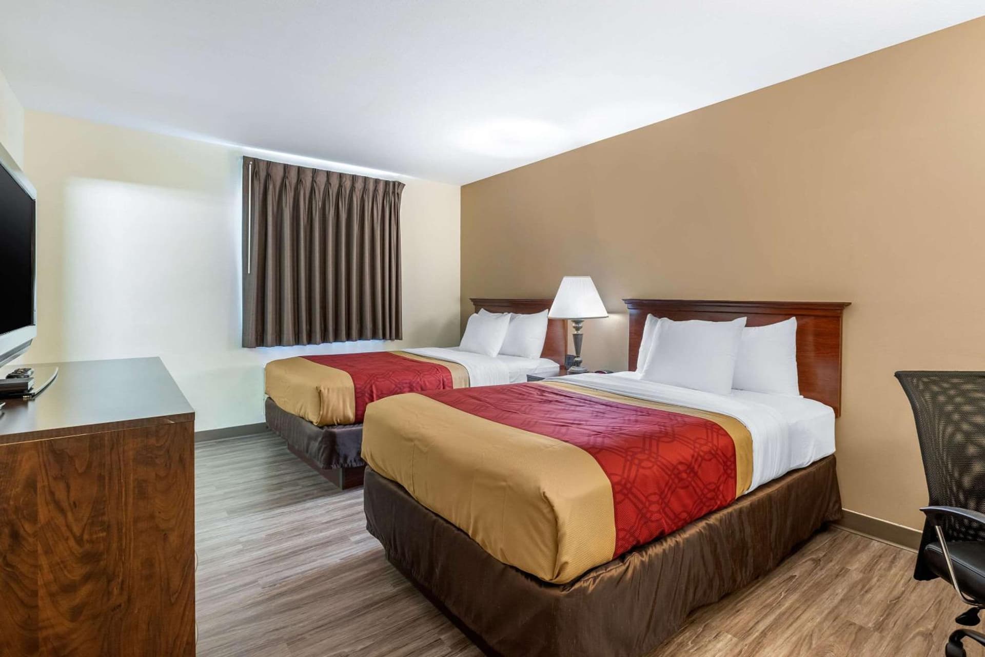 Econo Lodge Inn & Suites Des Moines Fairgrounds Area gallery photo in Des Moines, IA — image 39