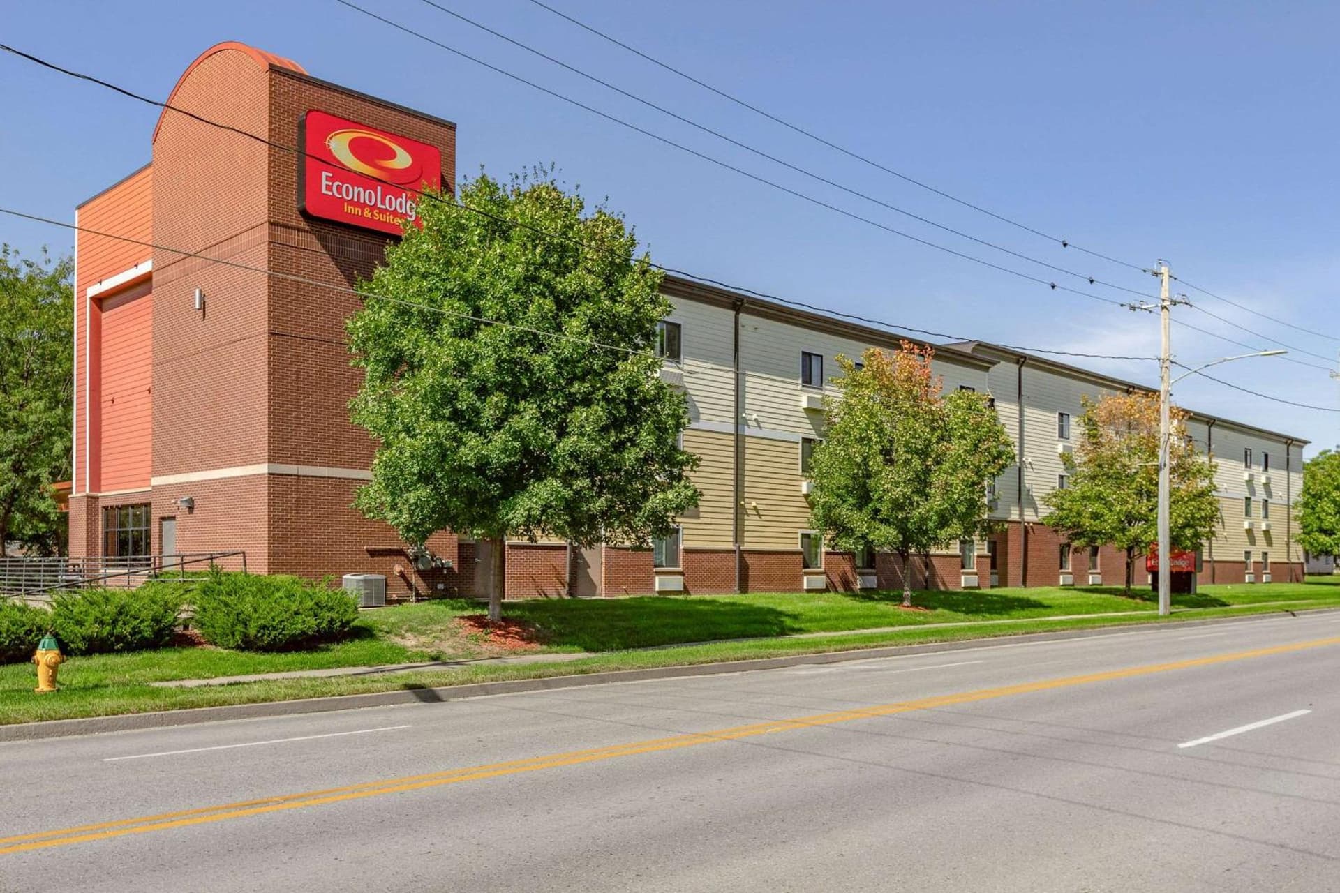 Econo Lodge Inn & Suites Des Moines Fairgrounds Area interior in Des Moines, IA — gallery photo 2