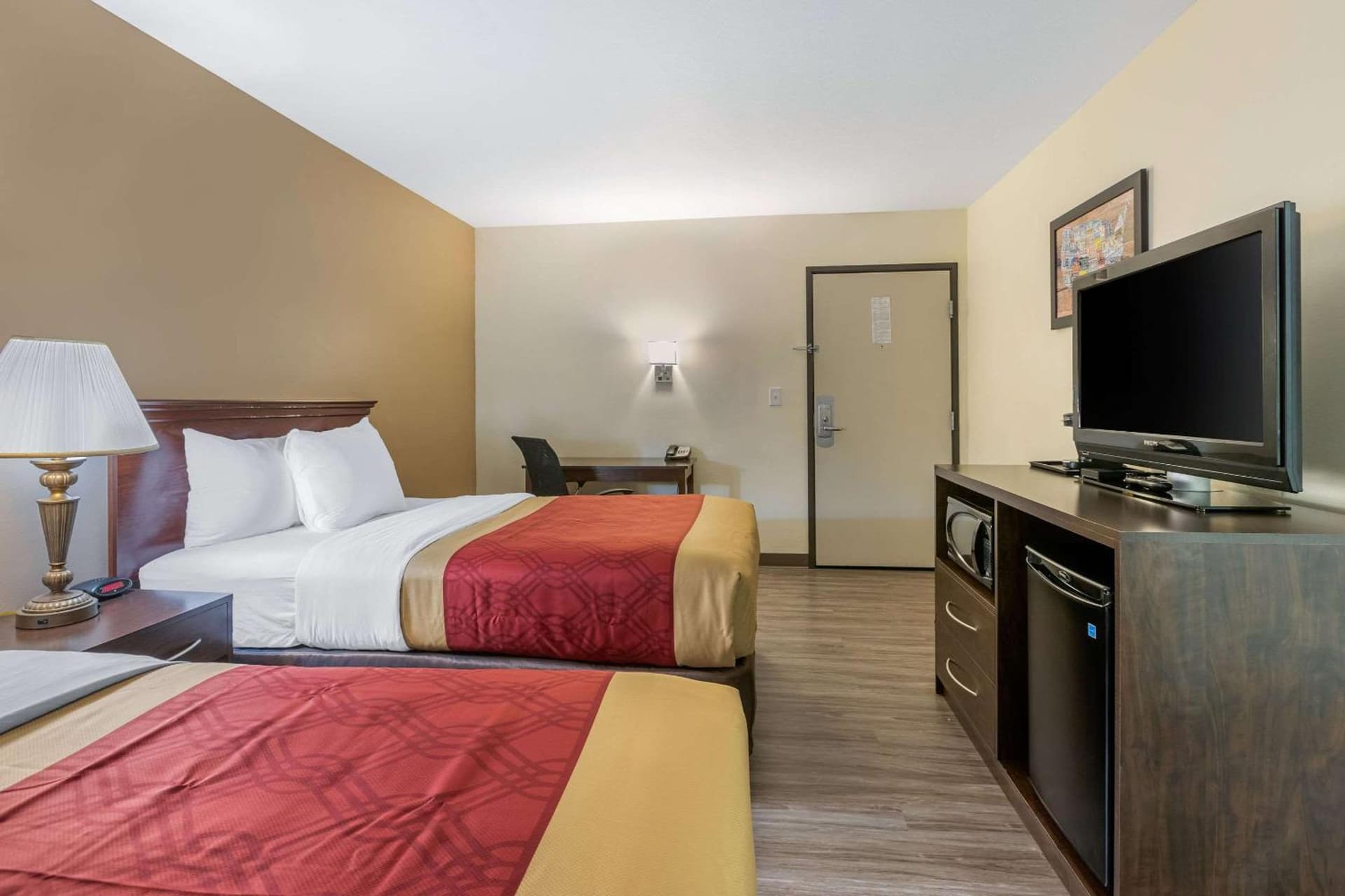 Econo Lodge Inn & Suites Des Moines Fairgrounds Area gallery photo in Des Moines, IA — image 23