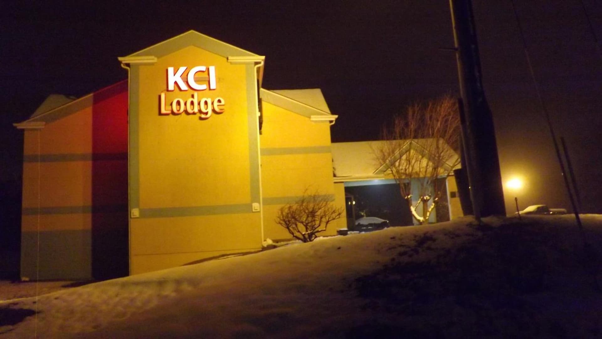 KCI Lodge interior in Kansas City, KS — gallery photo 2