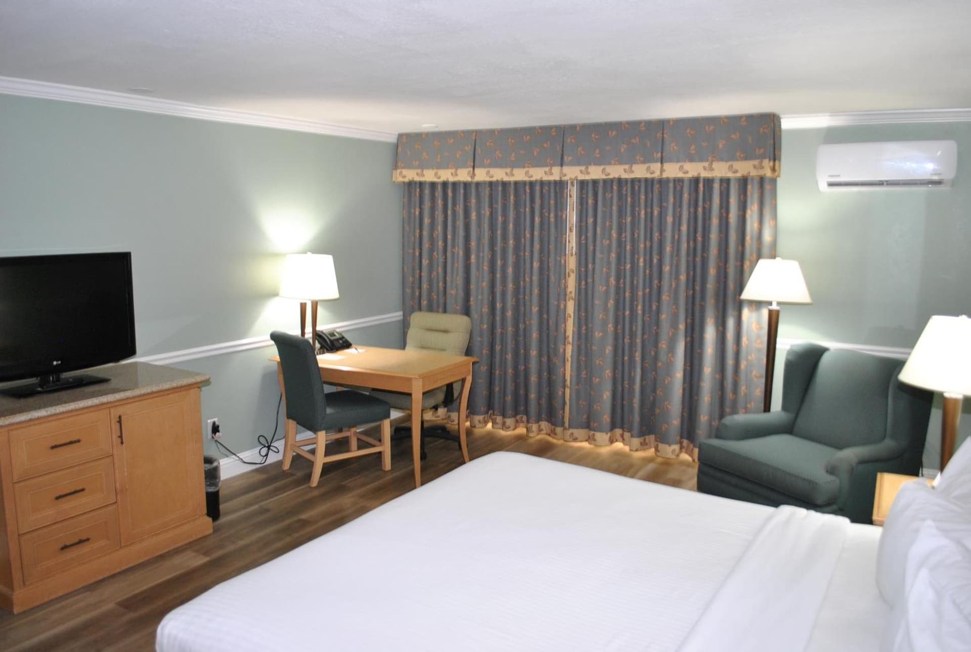 Hotel Piccadilly gallery photo in Fresno, CA — image 5