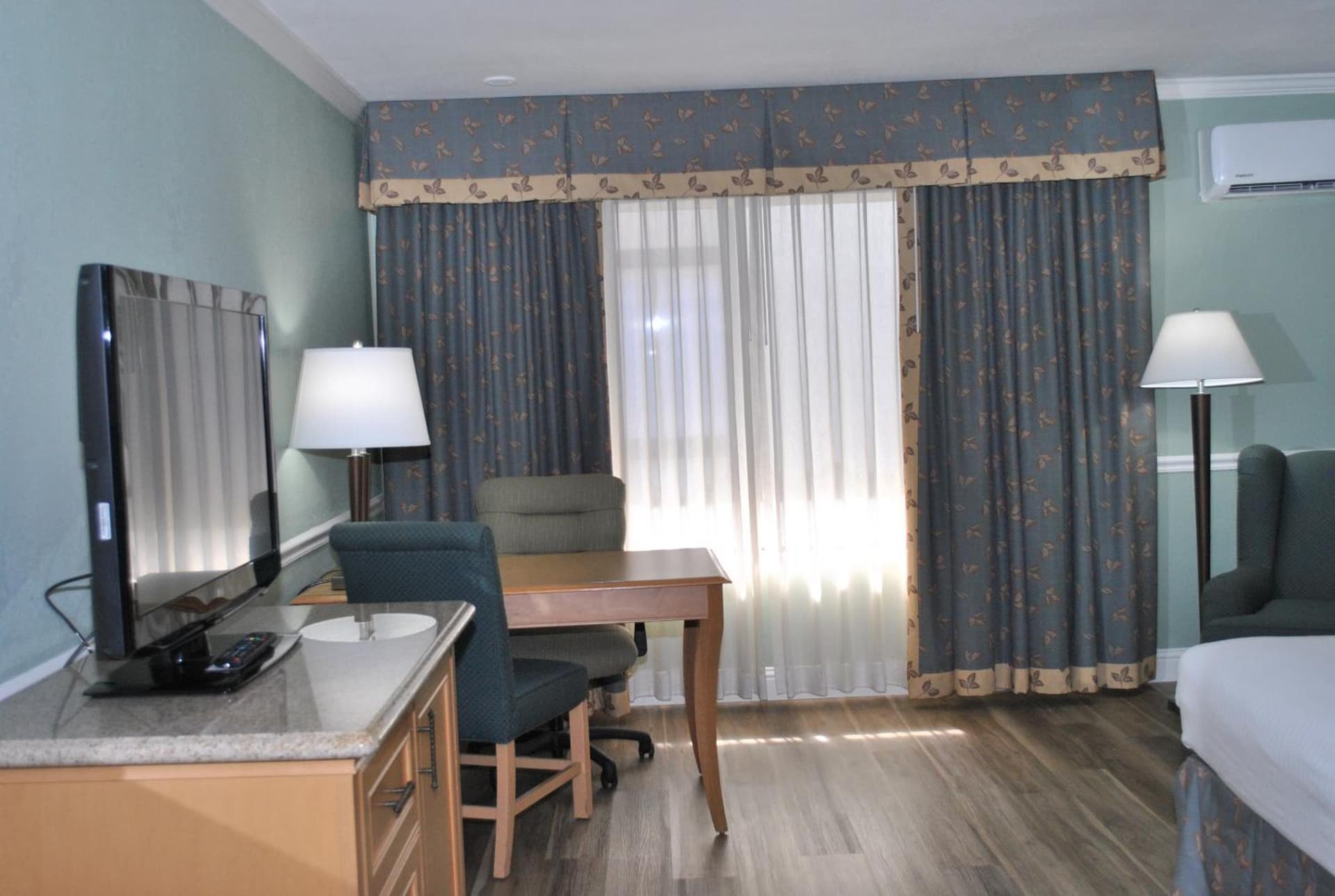 Hotel Piccadilly gallery photo in Fresno, CA — image 19