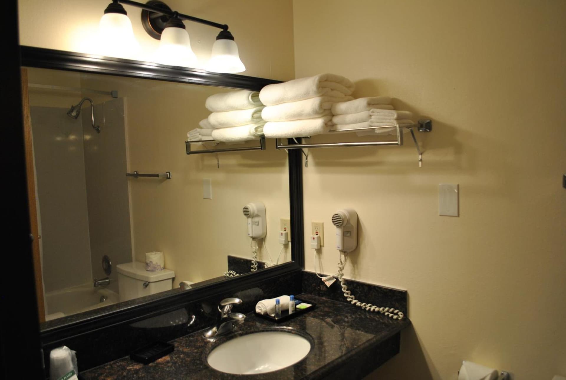 Hotel Piccadilly gallery photo in Fresno, CA — image 73