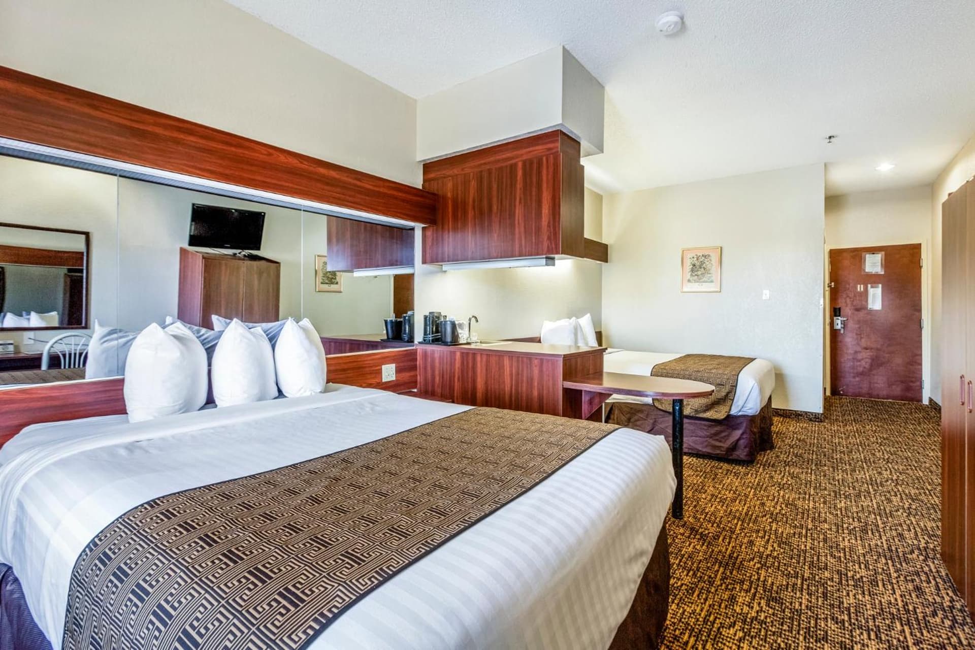 Trident Inn & Suites, Baton Rouge property views in Baton Rouge, LA — gallery photo 3