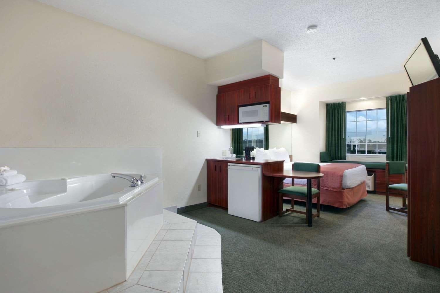 Trident Inn & Suites, Baton Rouge interior in Baton Rouge, LA — gallery photo 2