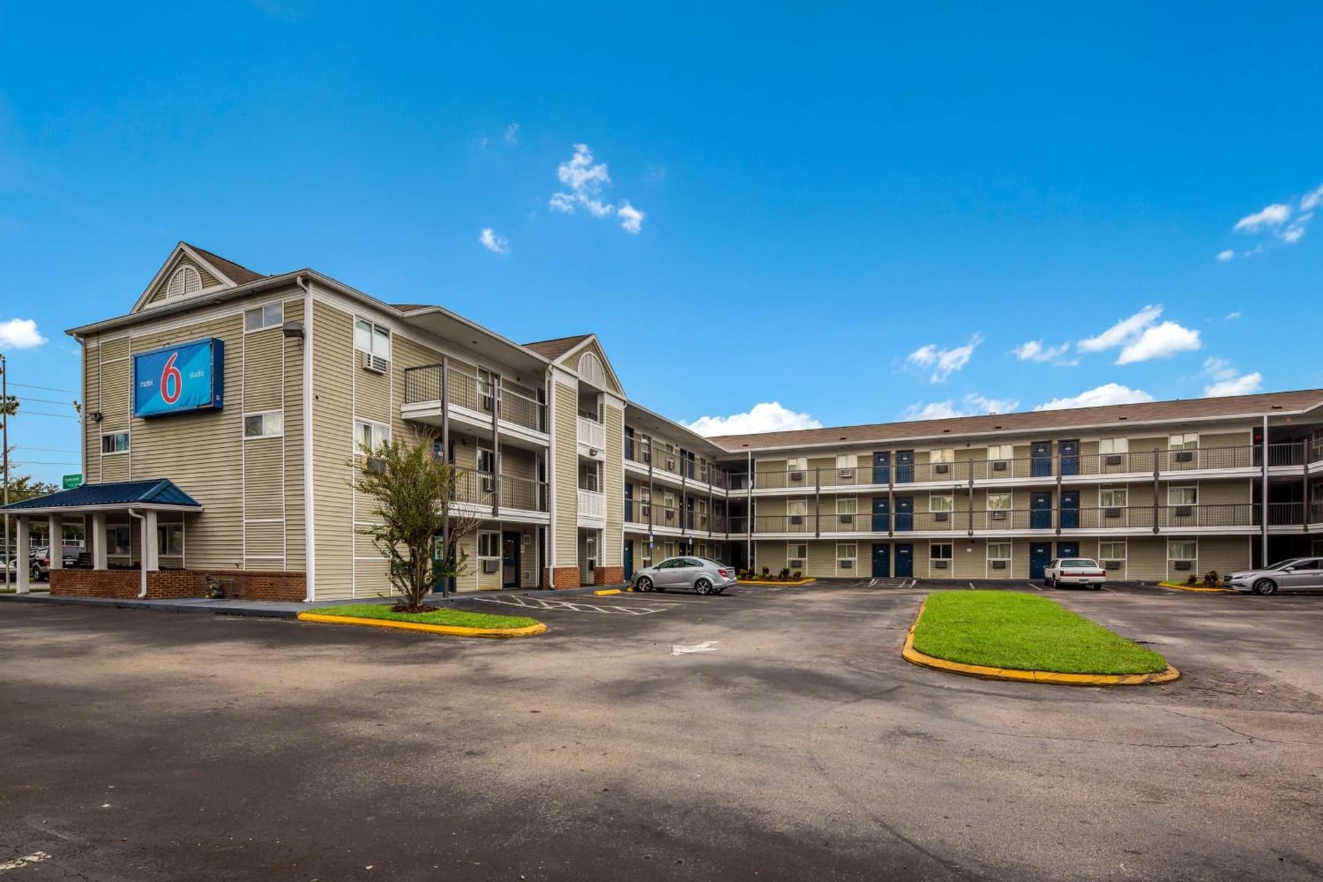 Studio 6 Extended Stay - Jacksonville, FL - South featured exterior or lobby in Jacksonville, FL — similar hotel