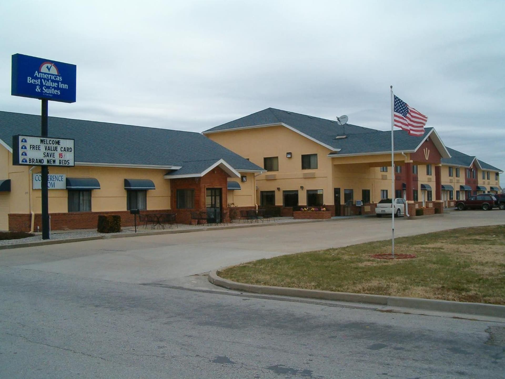 Americas Best Value Inn and Suites - Nevada featured exterior or lobby in Nevada, MO — similar hotel