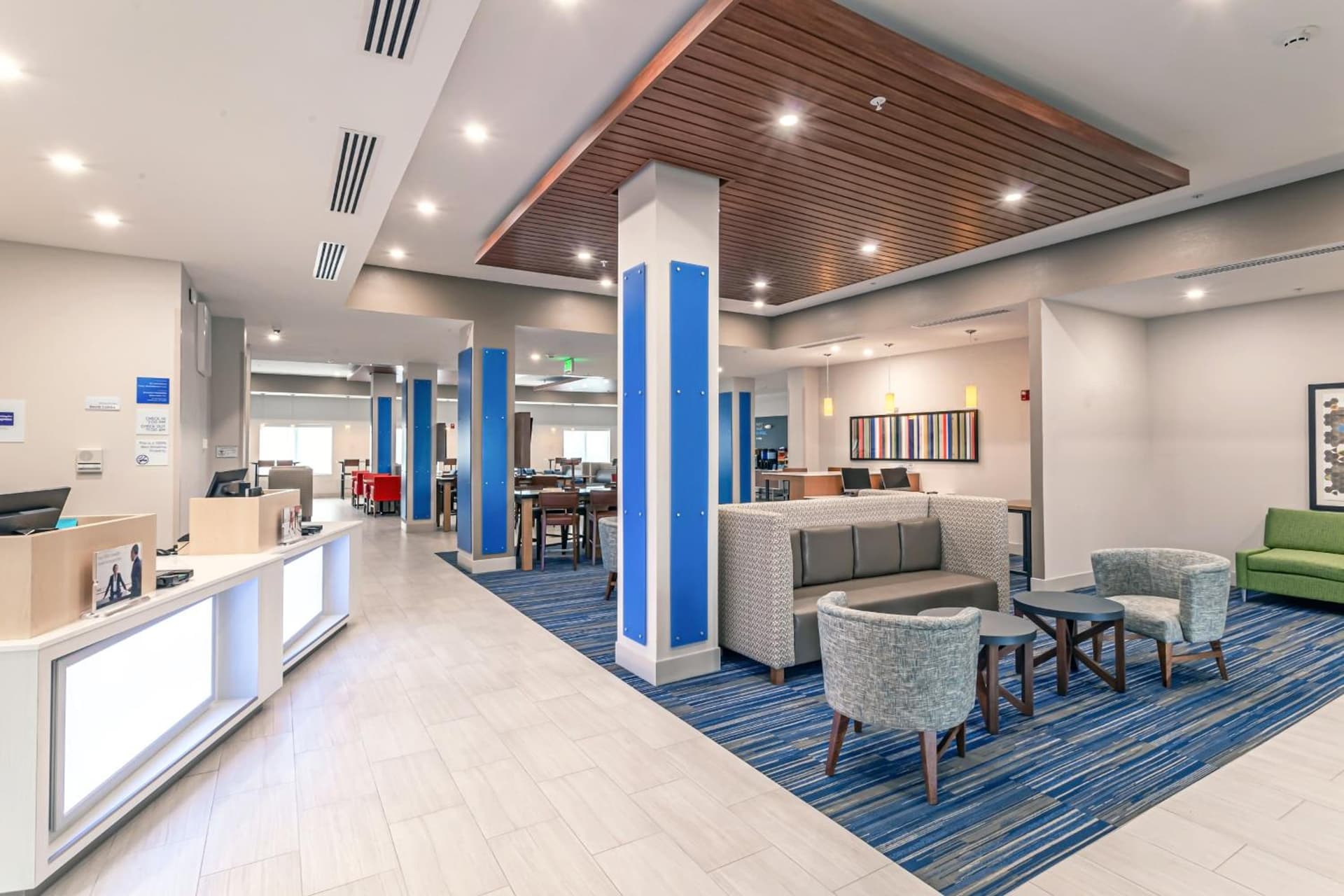 Holiday Inn Express & Suites - Columbus - Worthington by IHG property views in Columbus, OH — gallery photo 3