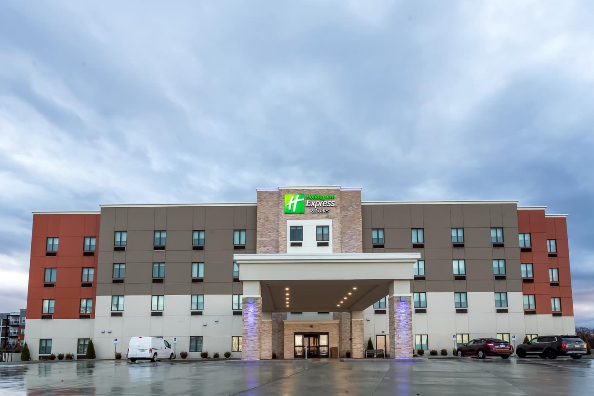 Holiday Inn Express & Suites - Columbus - Worthington by IHG featured exterior or lobby in Columbus, OH — similar hotel