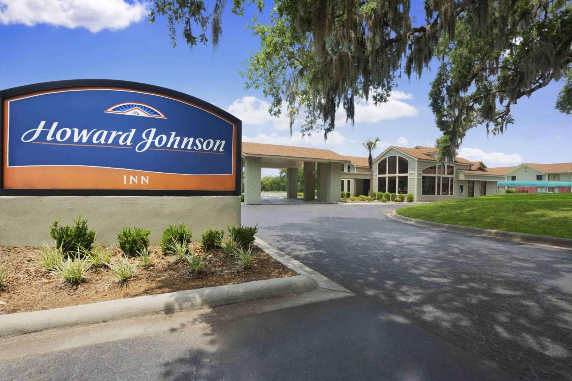Howard Johnson by Wyndham Beaufort/Parris Island featured exterior or lobby in Beaufort, SC — similar hotel