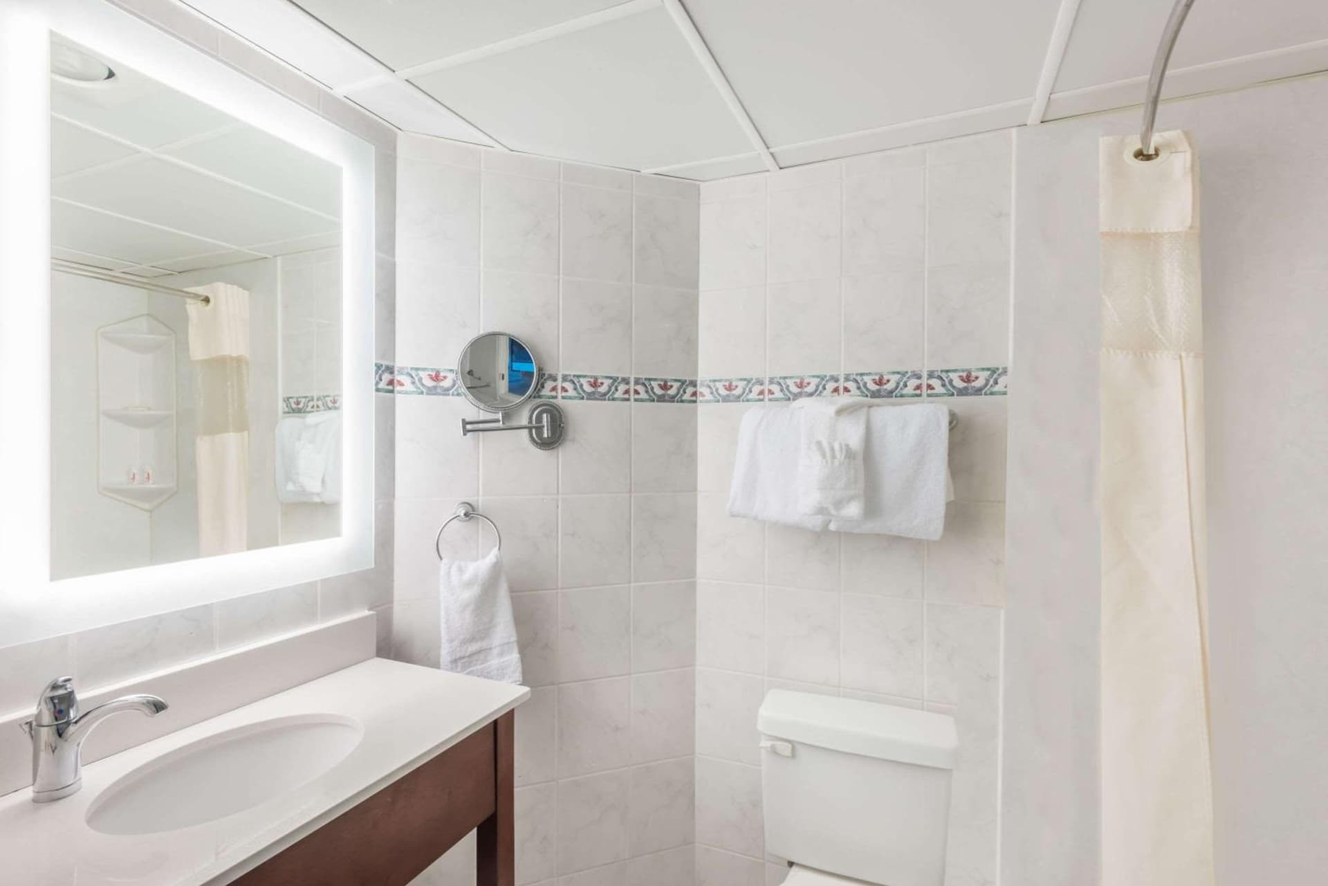 Howard Johnson Plaza by Wyndham Ocean City Oceanfront gallery photo in Ocean City, MD — image 29