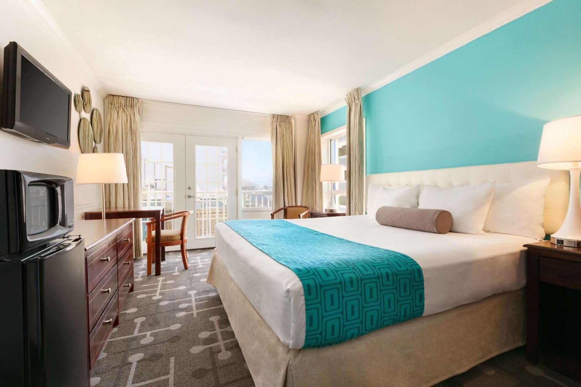 Howard Johnson Plaza by Wyndham Ocean City Oceanfront gallery photo in Ocean City, MD — image 7