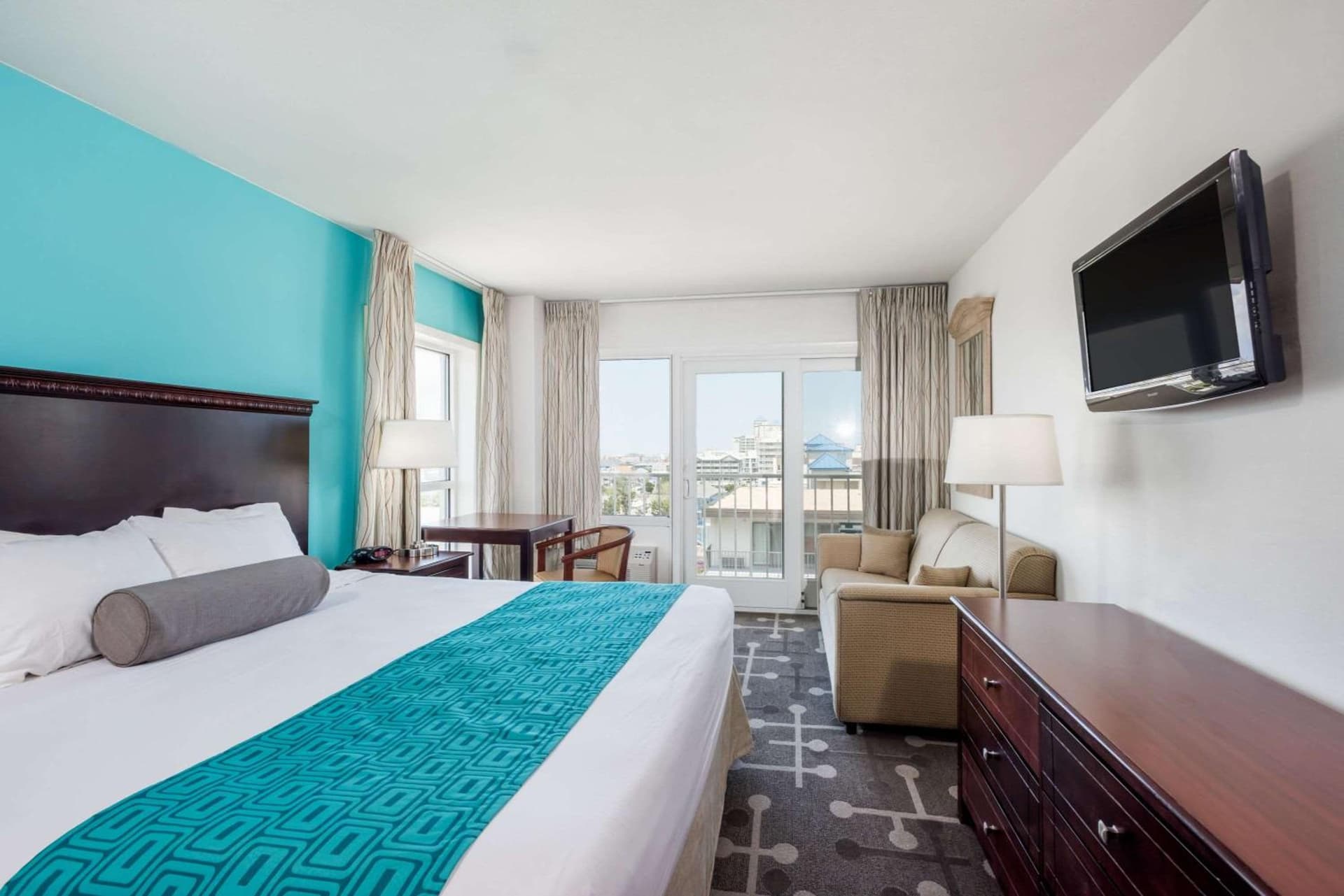 Howard Johnson Plaza by Wyndham Ocean City Oceanfront gallery photo in Ocean City, MD — image 10