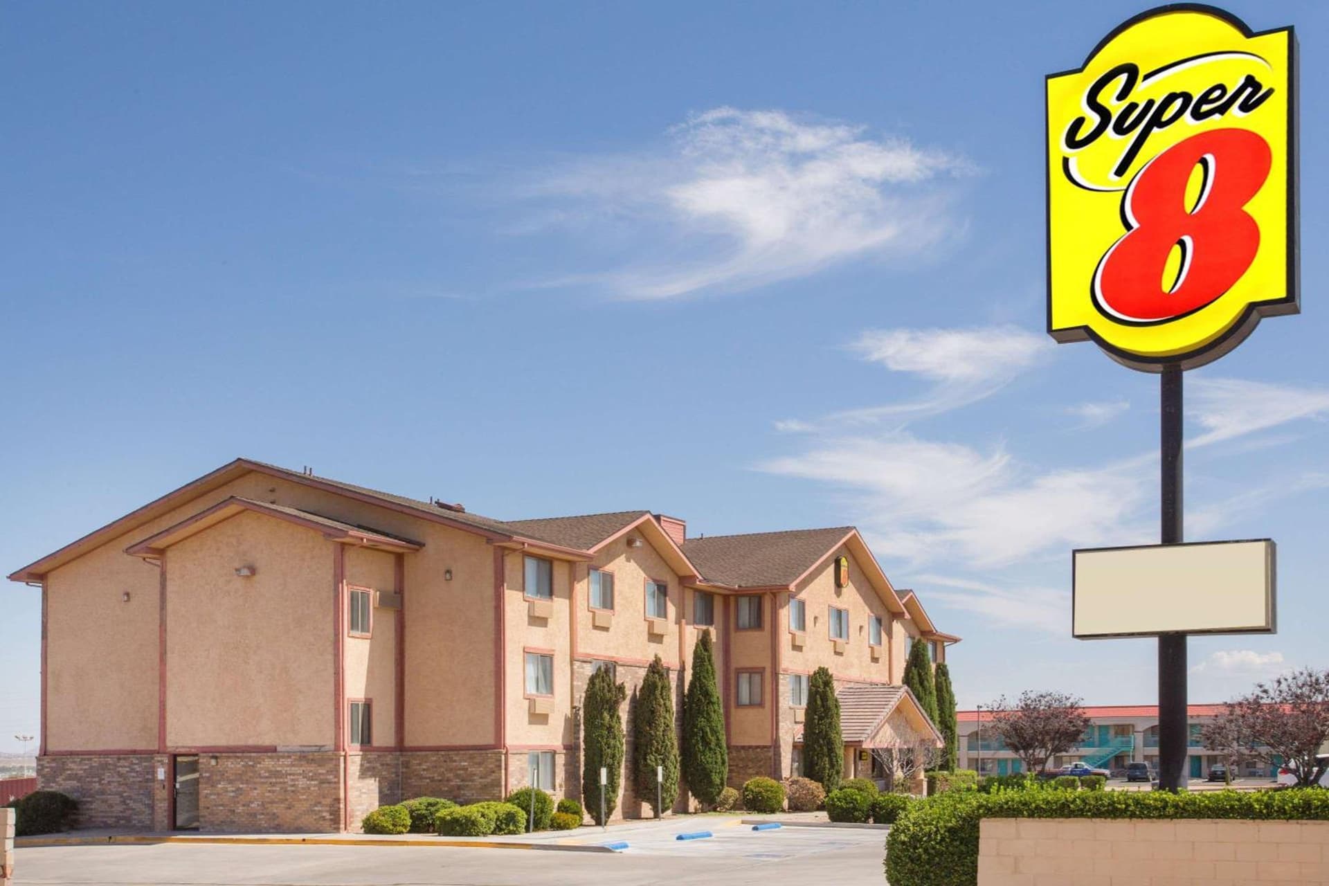 Super 8 by Wyndham Kingman interior in Kingman, AZ — gallery photo 2