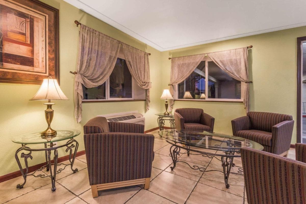 Super 8 by Wyndham Sacramento interior in Sacramento, CA — gallery photo 2